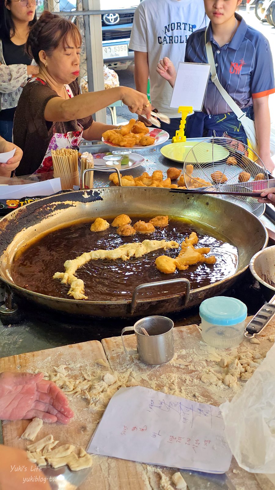 20260126181715_0_8ee8cc 清邁美食【恐龍油條】米其林必比登推薦才20泰銖一隻！大象油條、鱷魚油條、龍油條也太有才