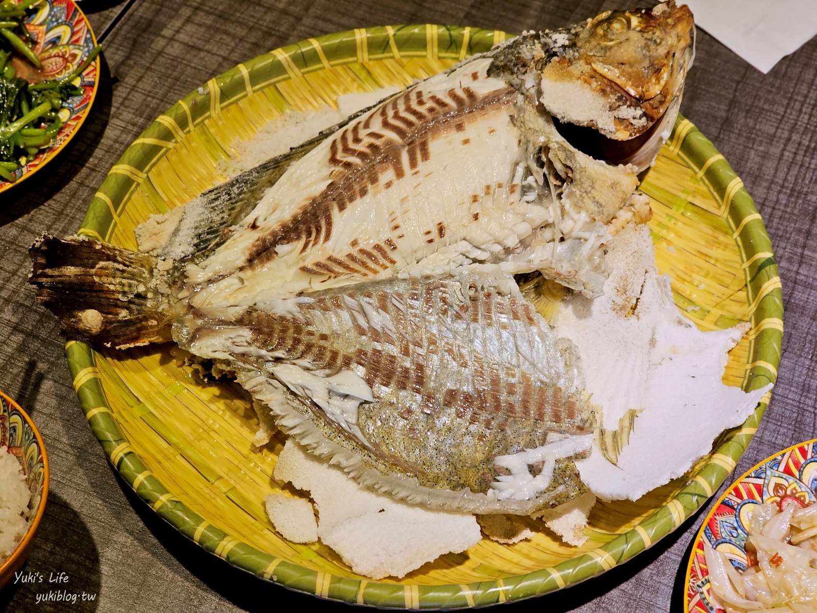 宜蘭礁溪美食【PARTY泰 烤魚餐廳】烤魚和蝦餅必點，家族聚餐好地方～台式口味的泰式餐廳 - yuki.tw