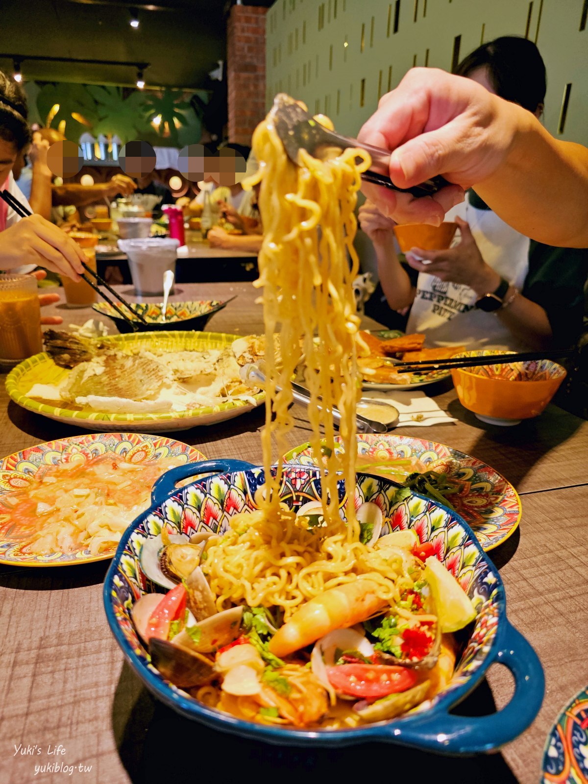 宜蘭礁溪美食【PARTY泰 烤魚餐廳】烤魚和蝦餅必點，家族聚餐好地方～台式口味的泰式餐廳 - yuki.tw