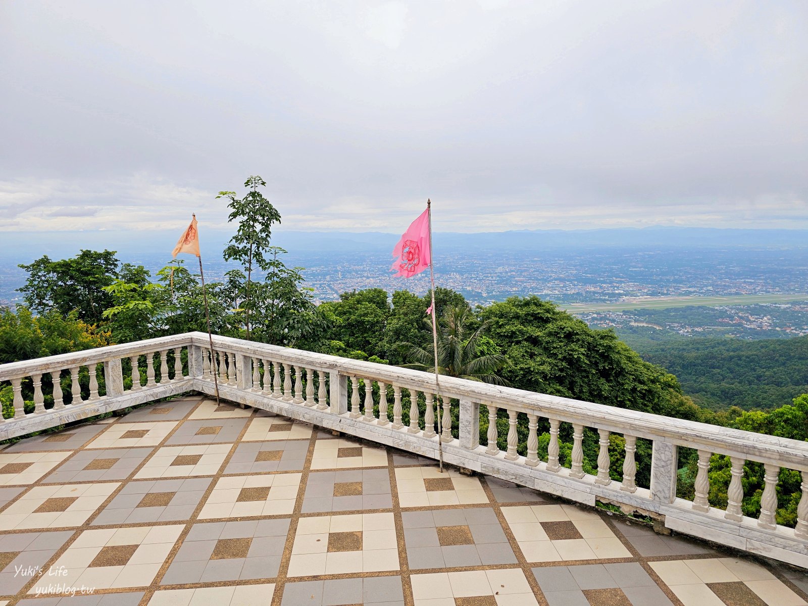 20240822175725_0_26d219 清邁景點【雙龍寺】搭纜車去參拜金光閃閃的雙龍寺廟，清邁必遊必拍景點