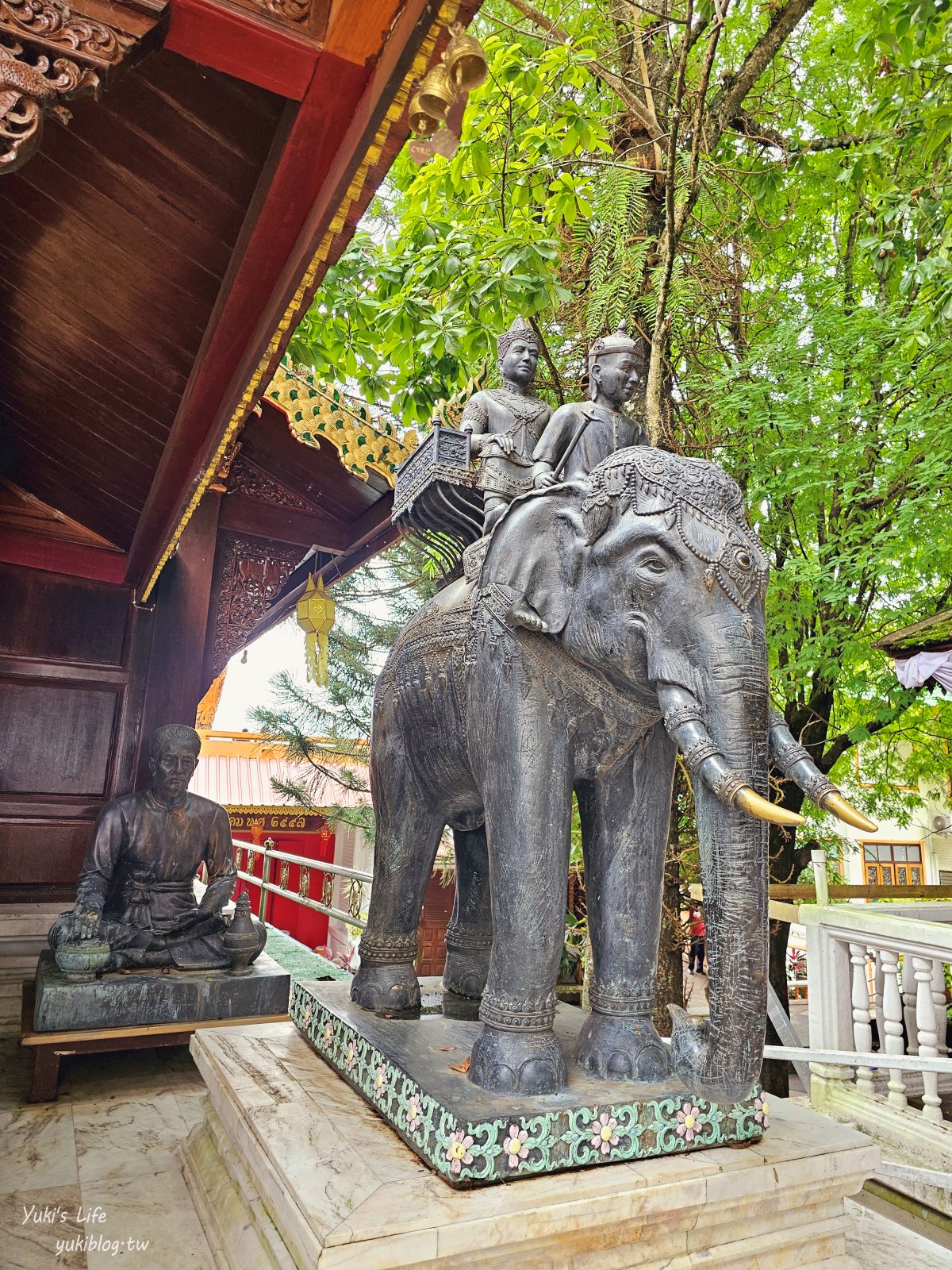 20240822175728_0_c81eb7 清邁景點【雙龍寺】搭纜車去參拜金光閃閃的雙龍寺廟，清邁必遊必拍景點