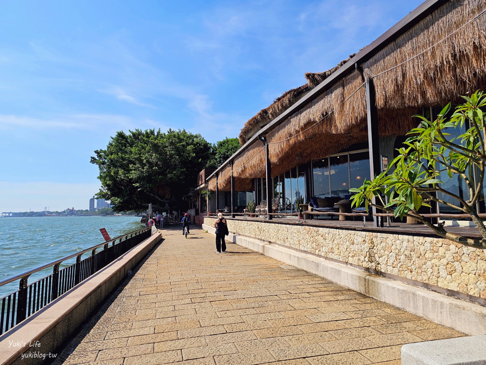 淡水景觀餐廳【水灣餐廳榕堤店】淡水TOP河景餐廳！秒飛峇里島浪漫約會首選 - yuki.tw