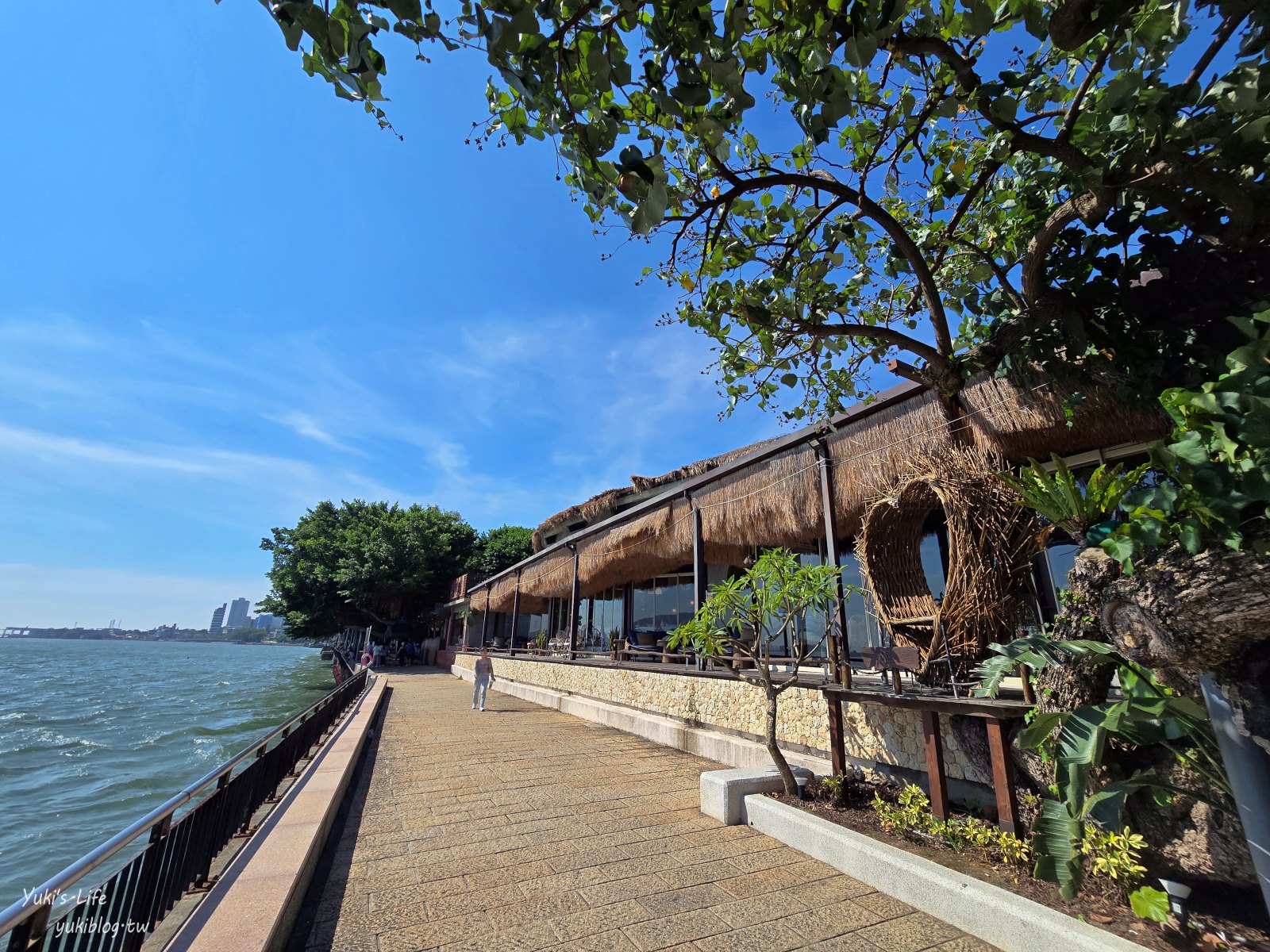 淡水景觀餐廳【水灣餐廳榕堤店】淡水TOP河景餐廳！秒飛峇里島浪漫約會首選 - yuki.tw