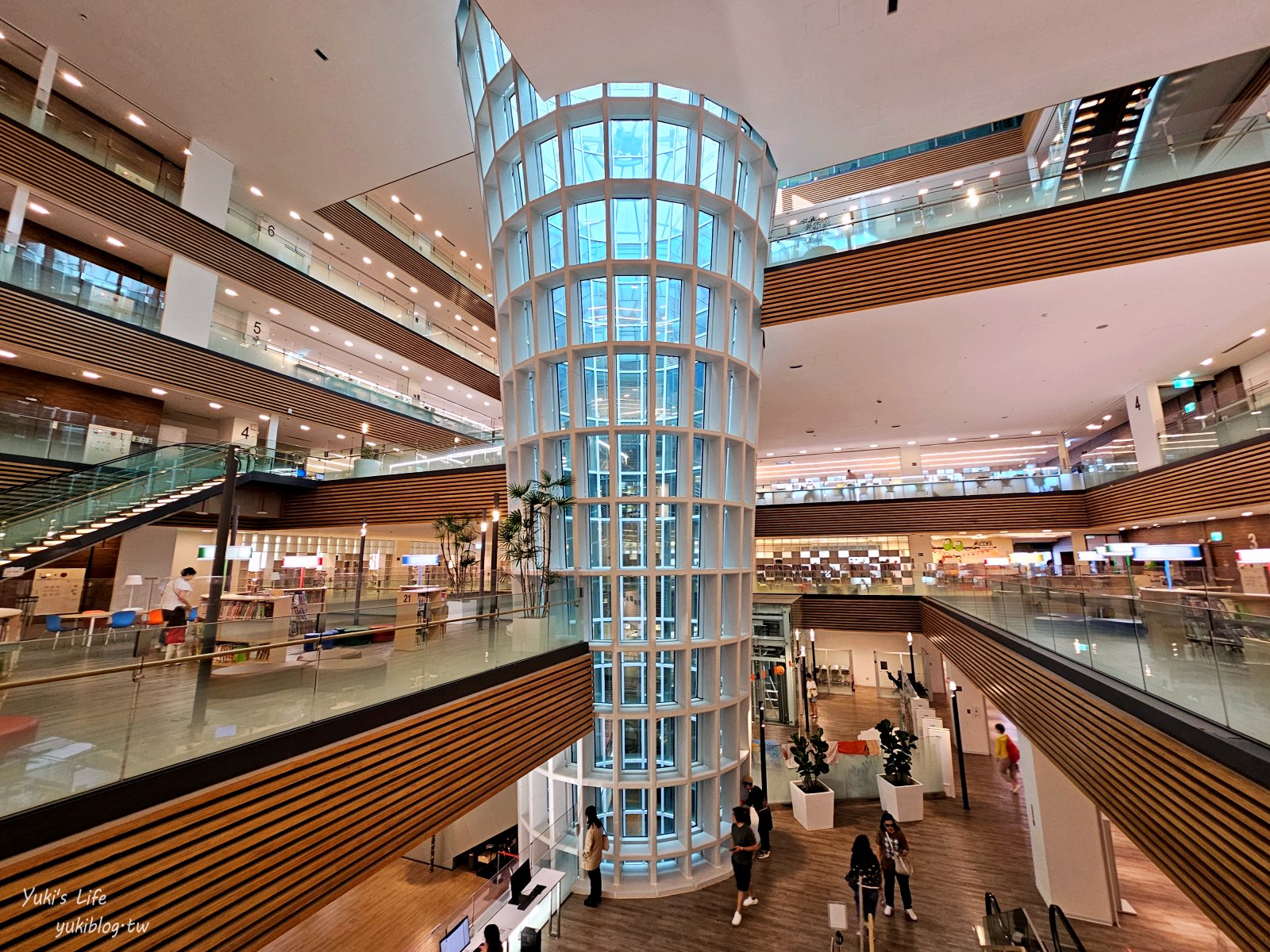 桃園雨天救星！桃園市立圖書館總館~免費室內親子景點大推薦 - yuki.tw