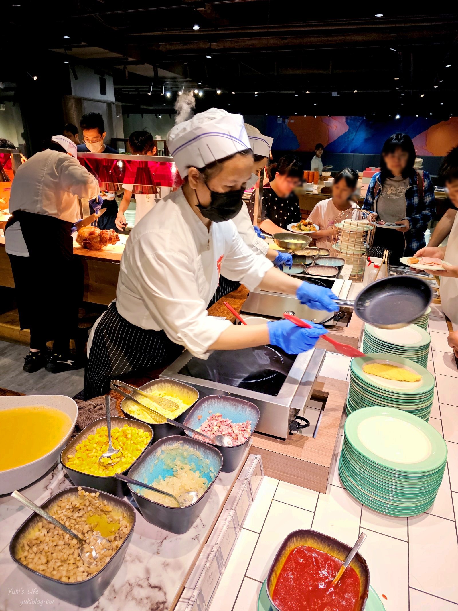 台中親子飯店推薦「台中鳳凰酒店」星際樂園超好玩！睡在跑車床，鳳凰食號早午餐吃到飽！ - yuki.tw