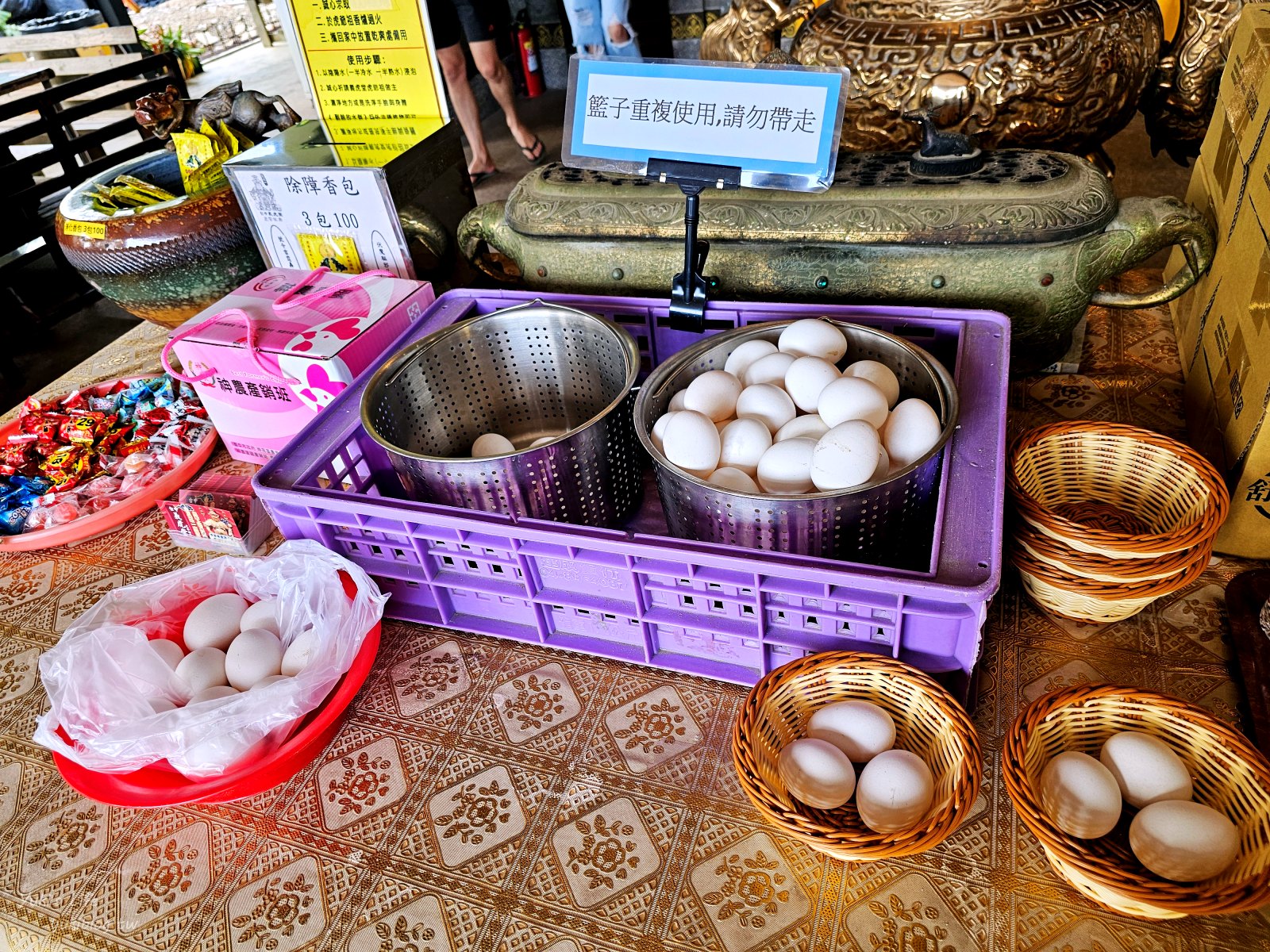 台中外埔景點：義虎堂虎爺廟~免門票老虎主題園區~餵魚吃紅蛋、招財金元寶！ - yuki.tw