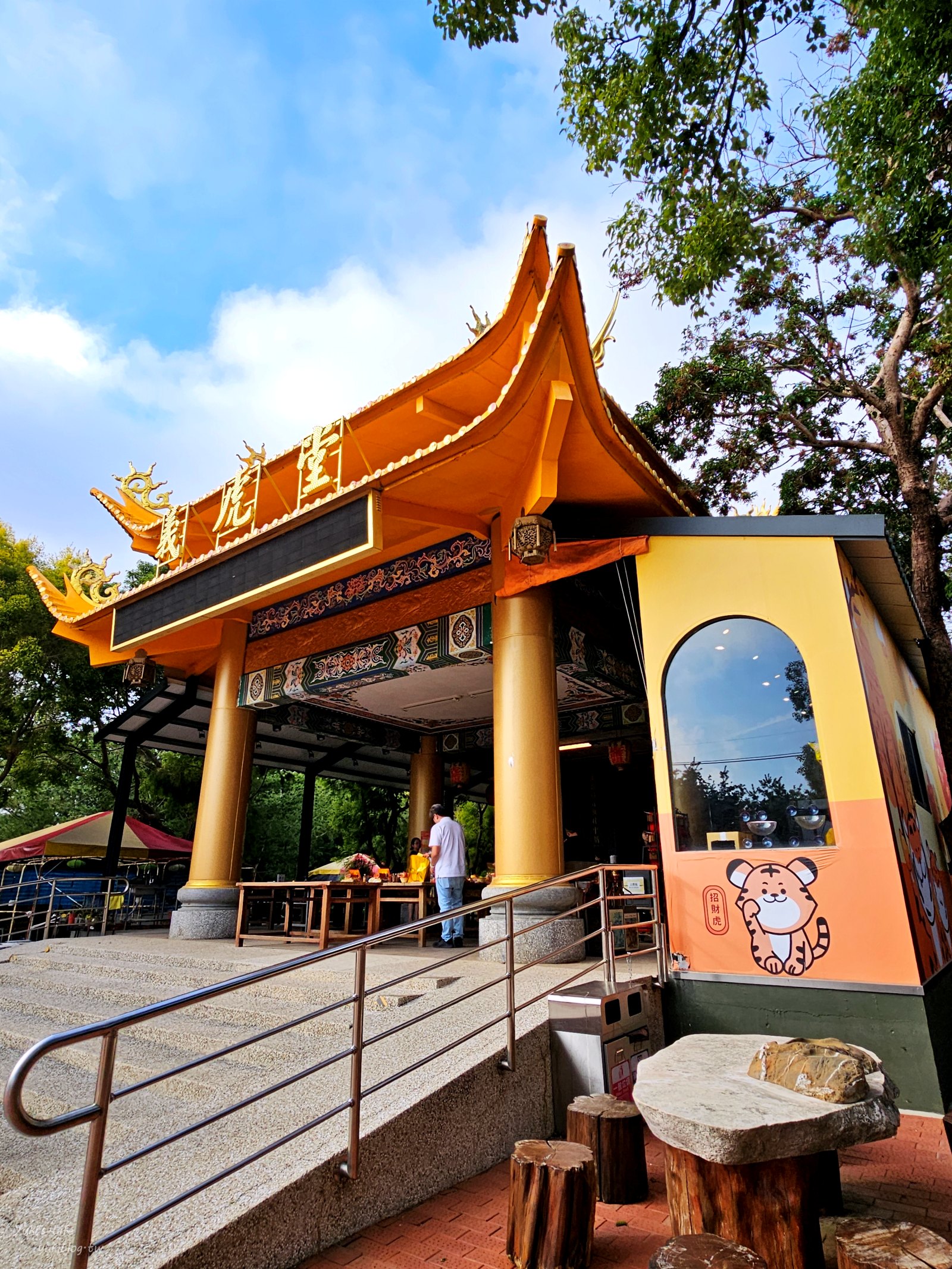 台中外埔景點：義虎堂虎爺廟~免門票老虎主題園區~餵魚吃紅蛋、招財金元寶！ - yuki.tw