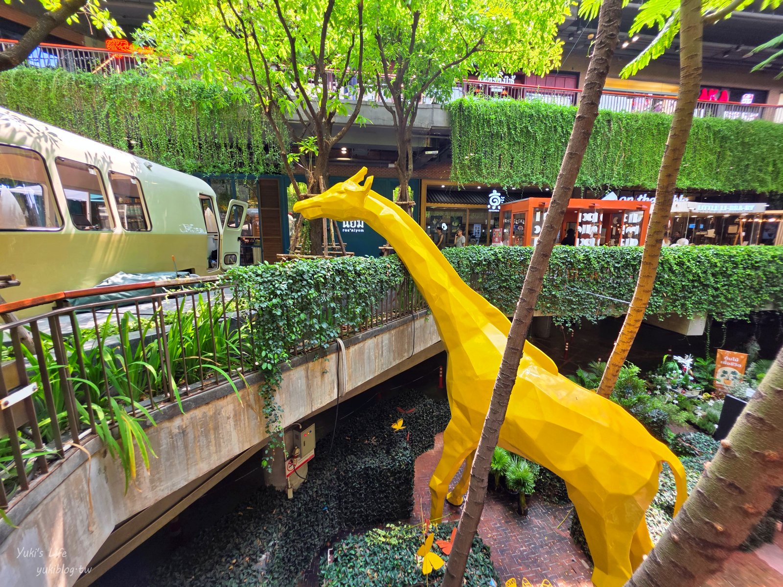 20250511010628_0_6647e1 曼谷逛膩市區景點？來這間像動物森林的Central Eastville百貨公司chill一下！