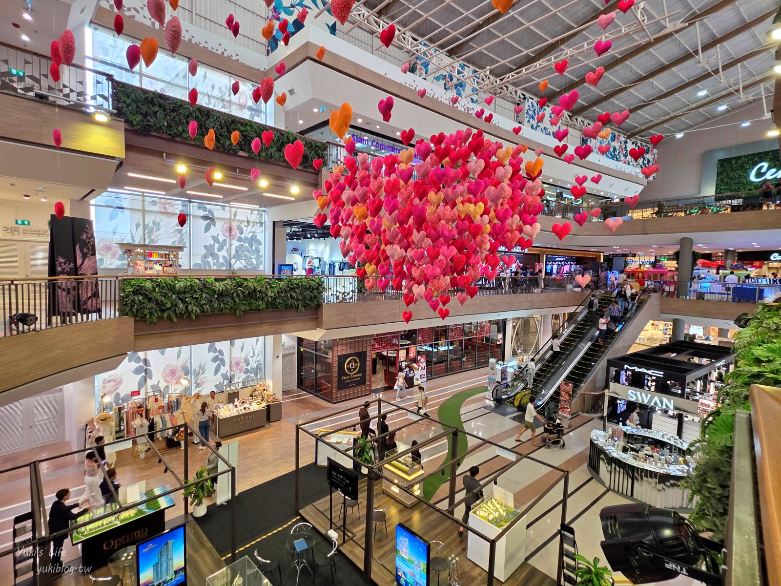 20250511010636_0_c2c3d0 曼谷逛膩市區景點？來這間像動物森林的Central Eastville百貨公司chill一下！