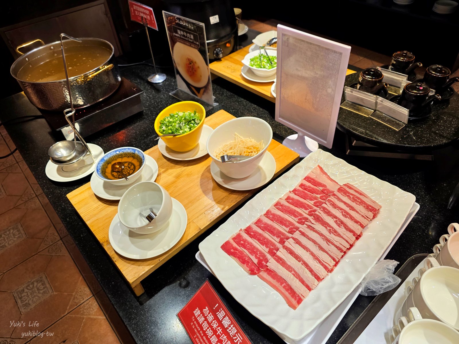 20250610170218_0_6ed1f3 台中清新溫泉飯店┃吃到飽餐廳.房型.設施介紹：早餐、晚餐、茶午餐、星巴克咖啡