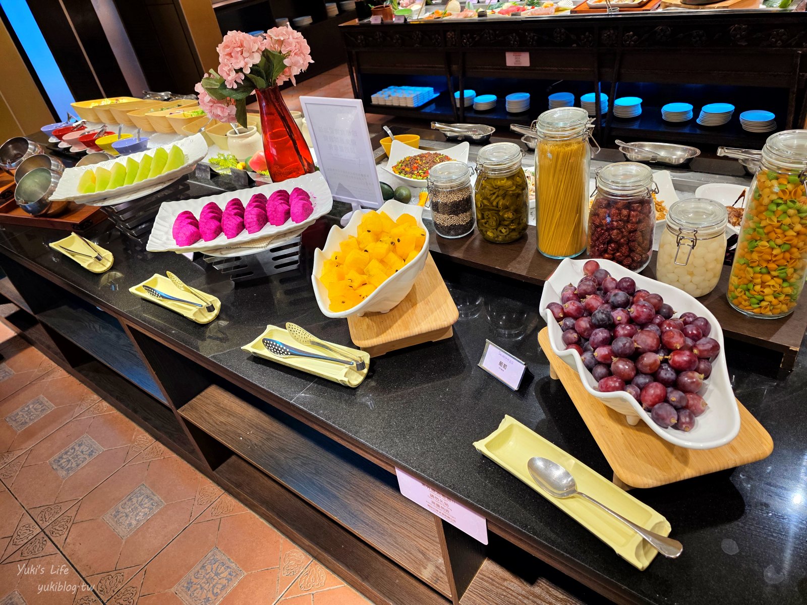 20250610170224_0_39f9de 台中清新溫泉飯店┃吃到飽餐廳.房型.設施介紹：早餐、晚餐、茶午餐、星巴克咖啡