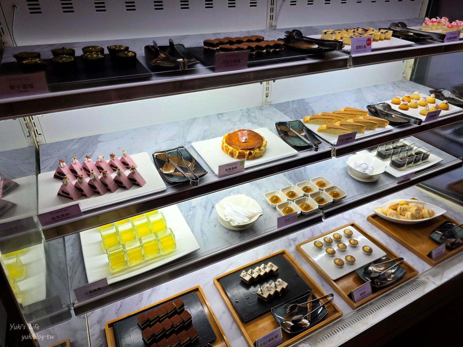20250610170238_0_74ffe4 台中清新溫泉飯店┃吃到飽餐廳.房型.設施介紹：早餐、晚餐、茶午餐、星巴克咖啡