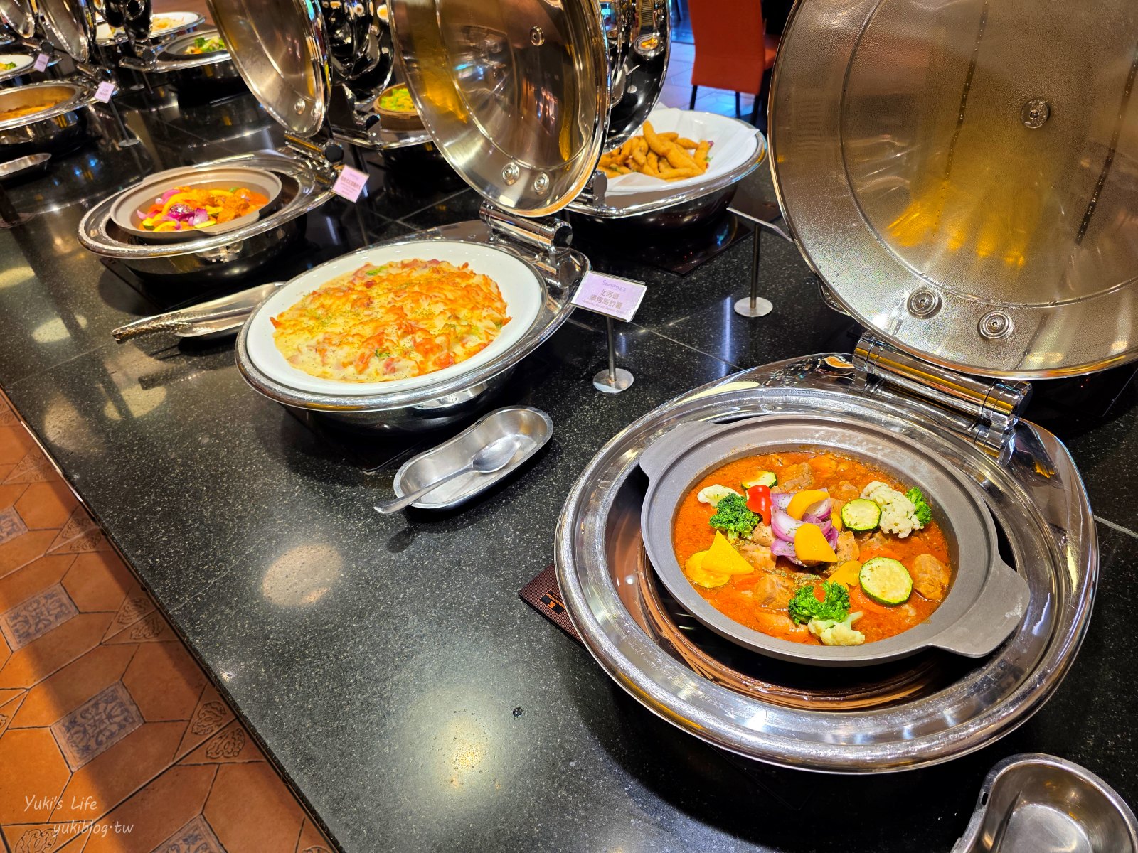 20250610170321_0_72354c 台中清新溫泉飯店┃吃到飽餐廳.房型.設施介紹：早餐、晚餐、茶午餐、星巴克咖啡