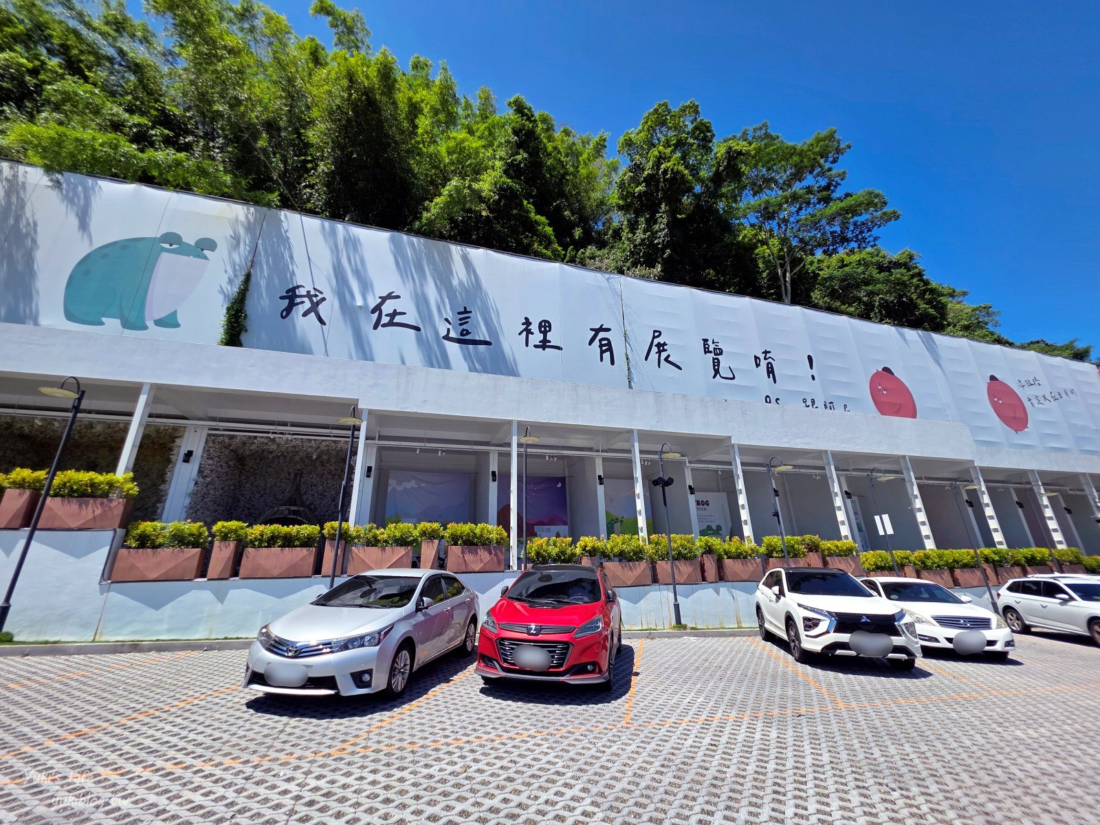 20250822174921_0_28821e 埔里新地標！日月町商場：純白建築超好拍，還有餐車市集可以逛！