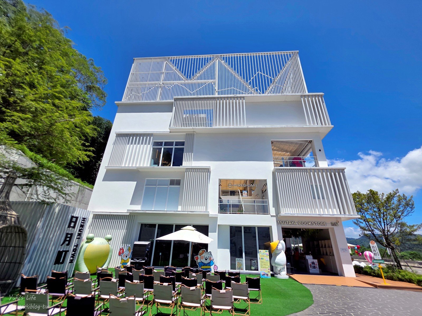 20250822174925_0_2313e8 埔里新地標！日月町商場：純白建築超好拍，還有餐車市集可以逛！