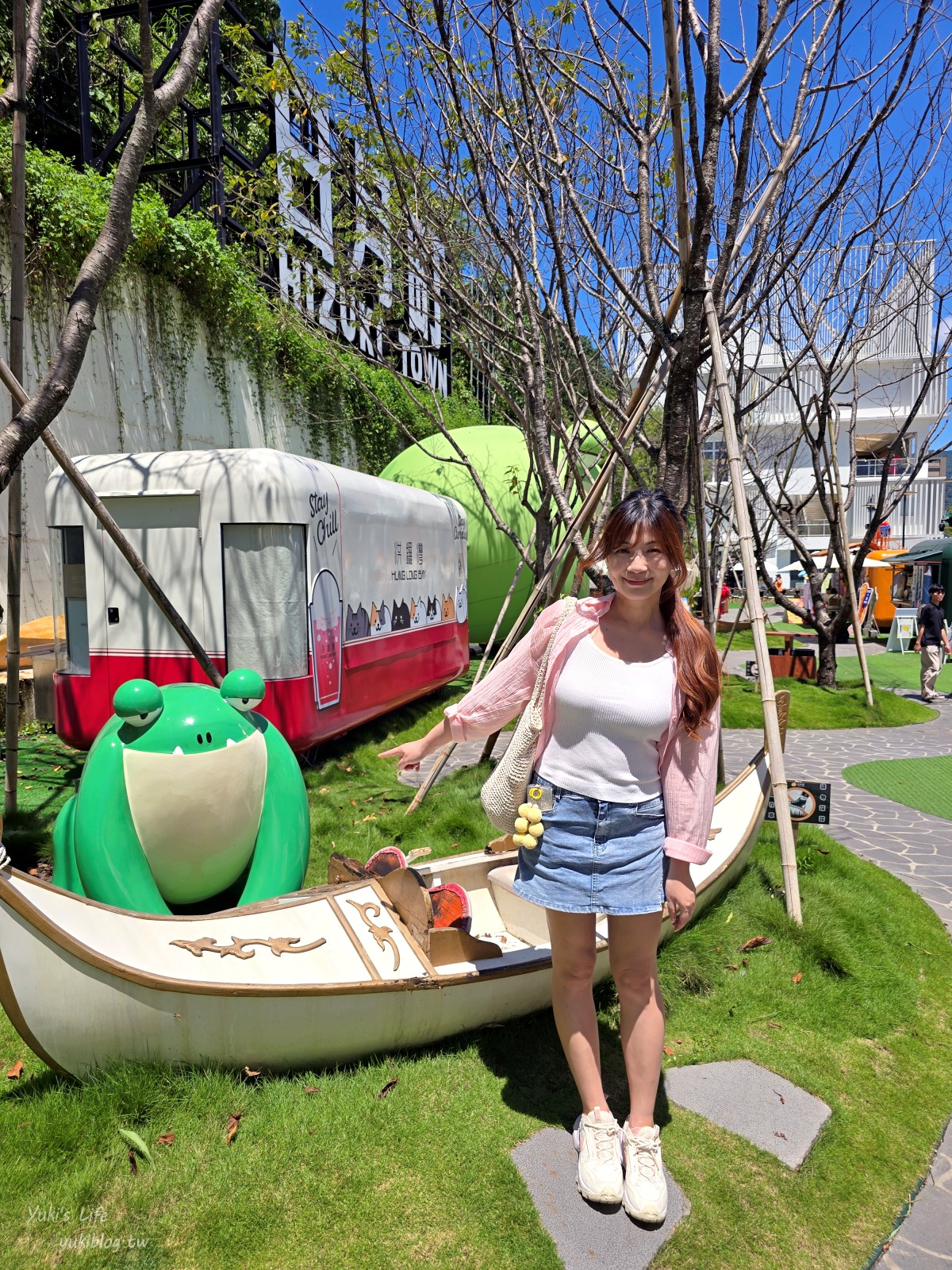 20250822174937_0_00dca5 埔里新地標！日月町商場：純白建築超好拍，還有餐車市集可以逛！