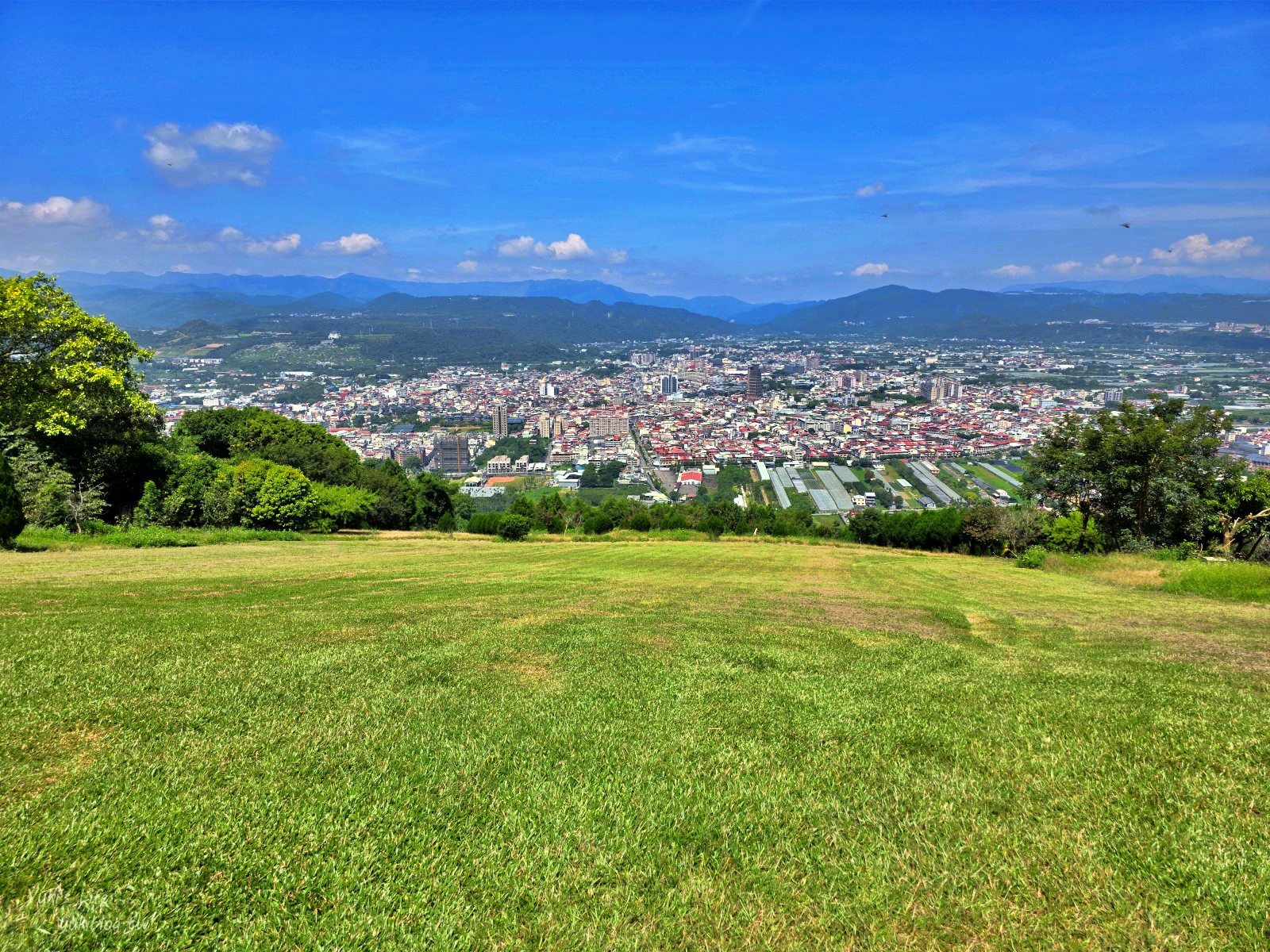 20250910162010_0_a8bbbd 開箱埔里療癒系景觀餐廳：虎嘯山嵐，大草原拍出仙氣美照，還能體驗飛行傘！