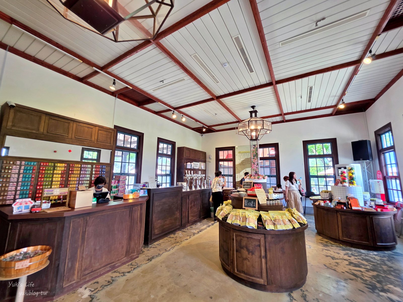 20251016222038_0_9536d7 【台南安平約會/親子必玩】安平出張所:免費逛日式老宅,超萌水豚君互動!DIY生日鹽御守禮物