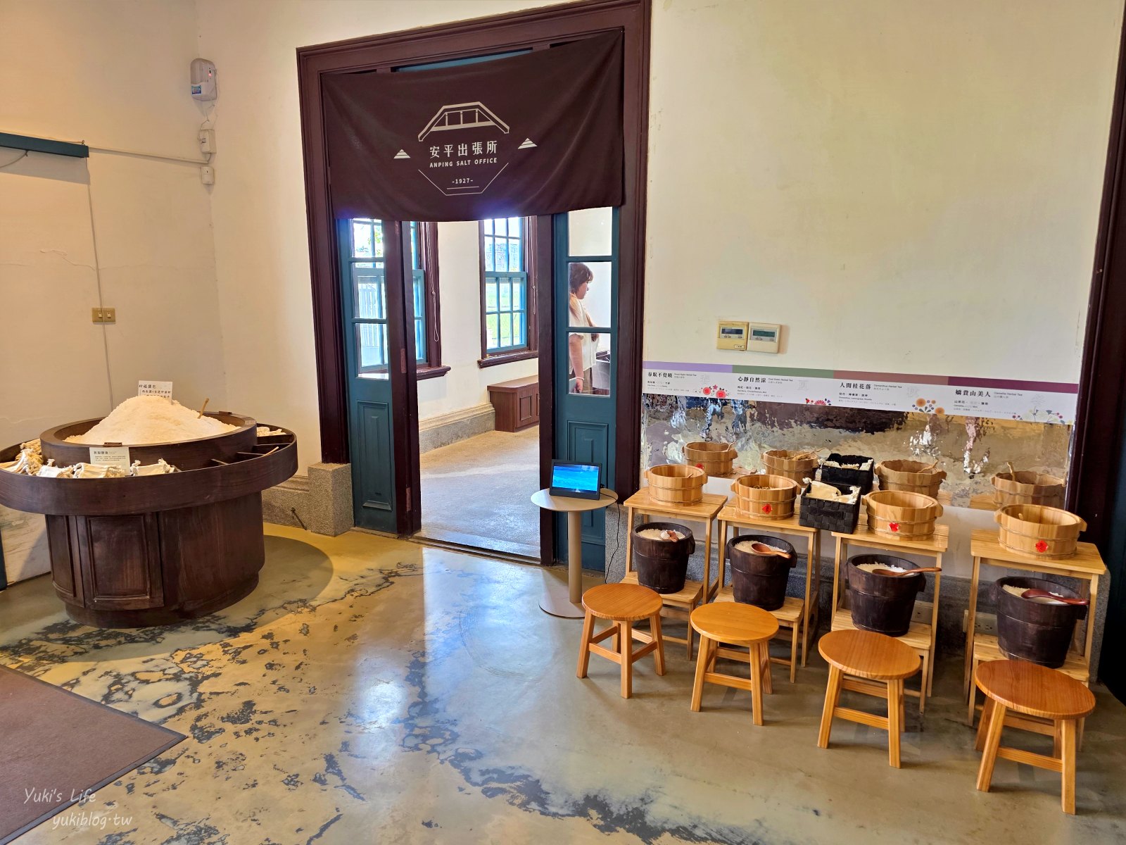 20251016222312_0_b057e3 【台南安平約會/親子必玩】安平出張所:免費逛日式老宅,超萌水豚君互動!DIY生日鹽御守禮物