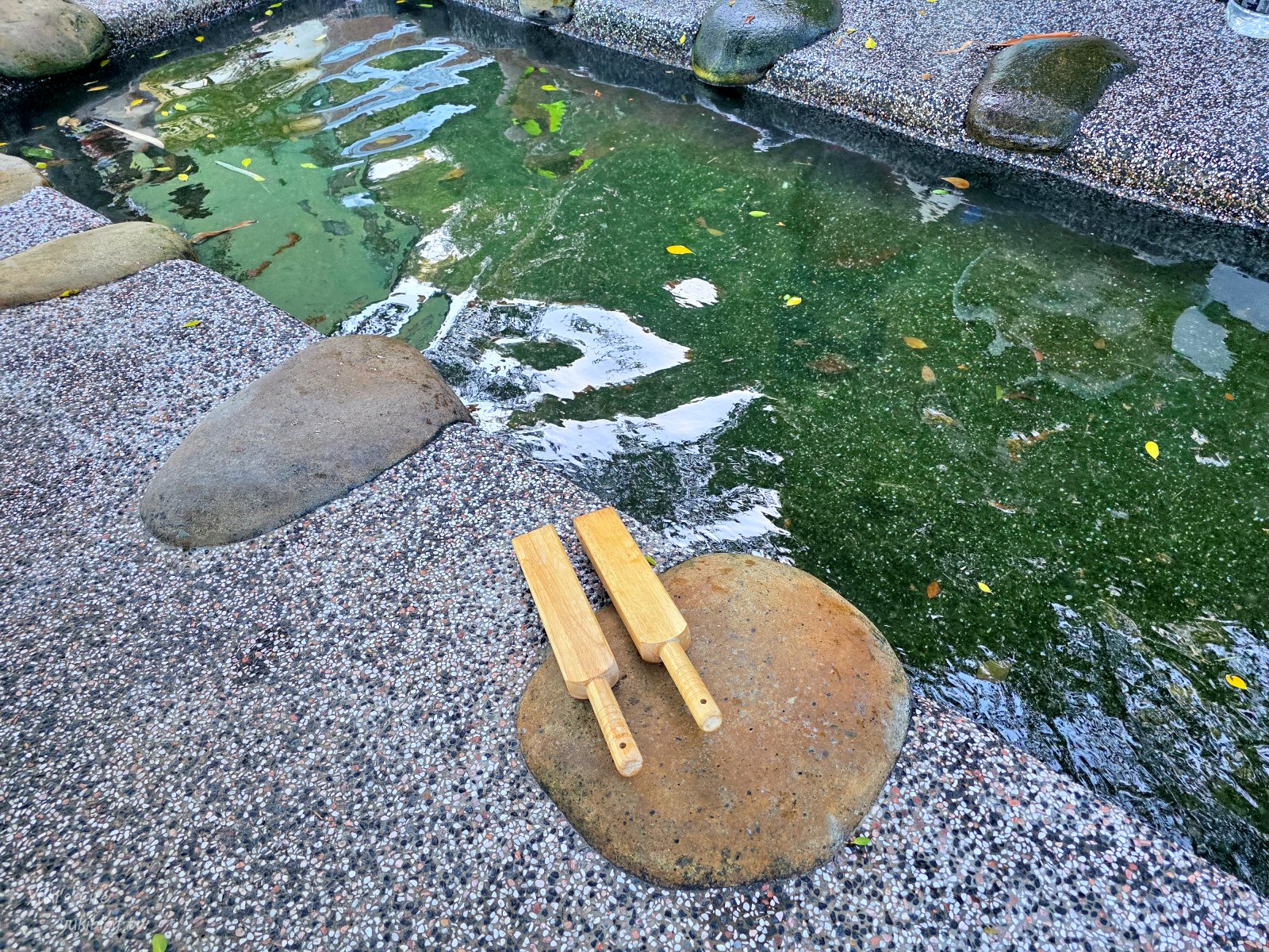 20251023121053_0_1e7be6 【桃園八德秘境】霄裡一日遊:百年客庄尋寶!霄裡大池、湧泉浣衣池、客家辦桌,高CP值必玩行程!