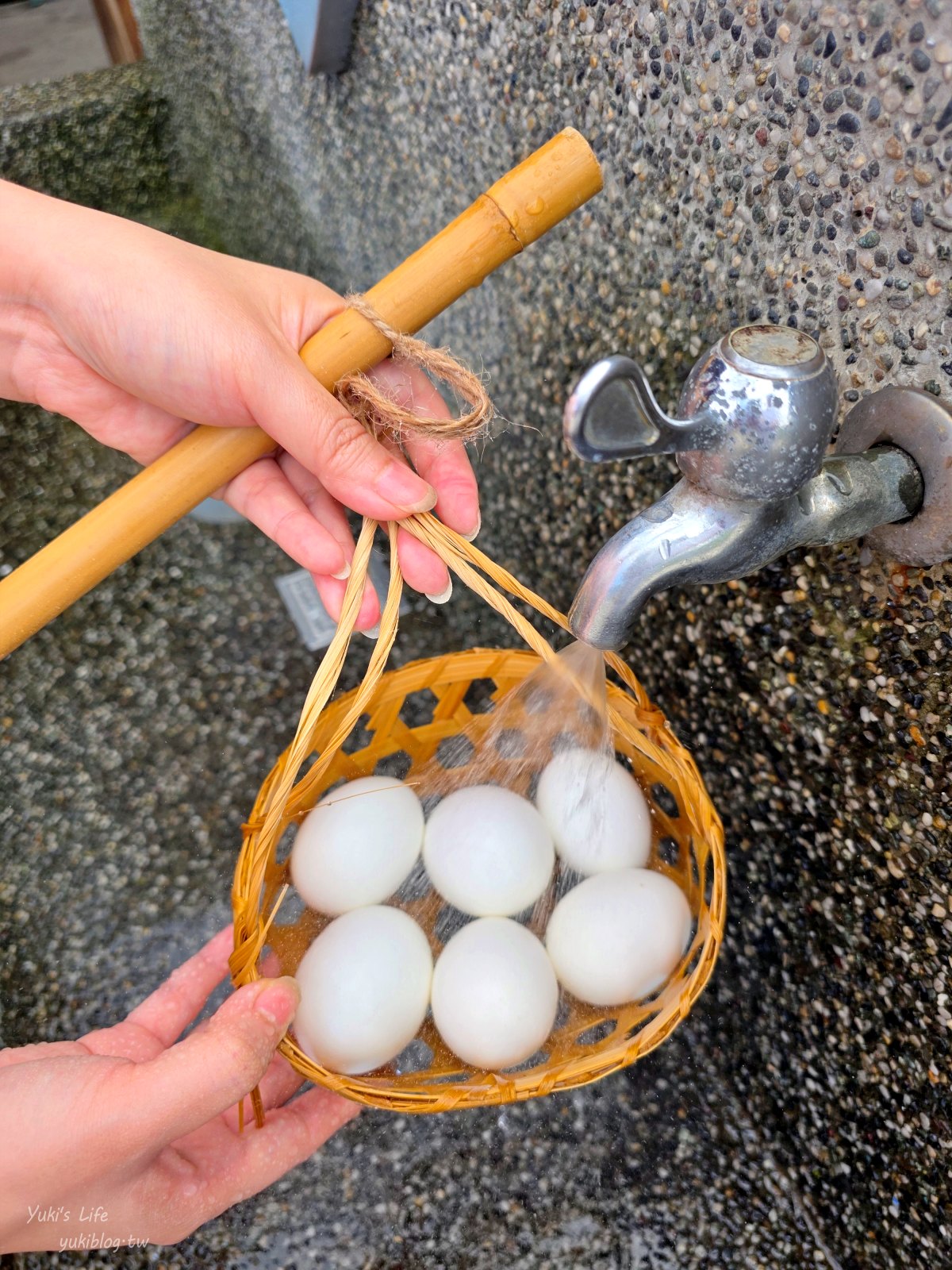 20251112141342_0_3a2fb0 新北萬里「大鵬足湯公園」免費溫泉泡腳，還可以來煮溫泉蛋，自行車步道療癒之旅