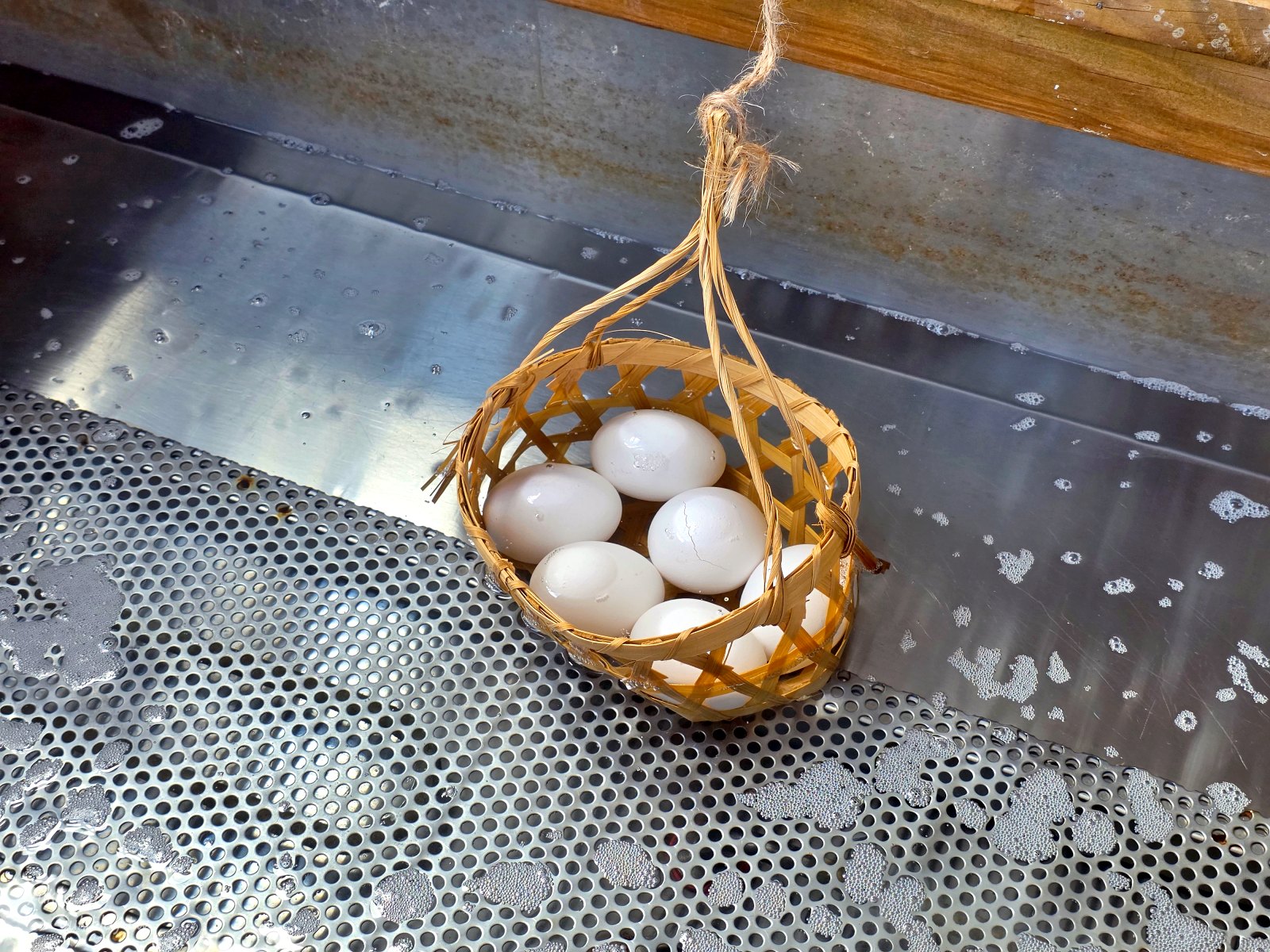 20251112141345_0_0eb8bb 新北萬里「大鵬足湯公園」免費溫泉泡腳，還可以來煮溫泉蛋，自行車步道療癒之旅