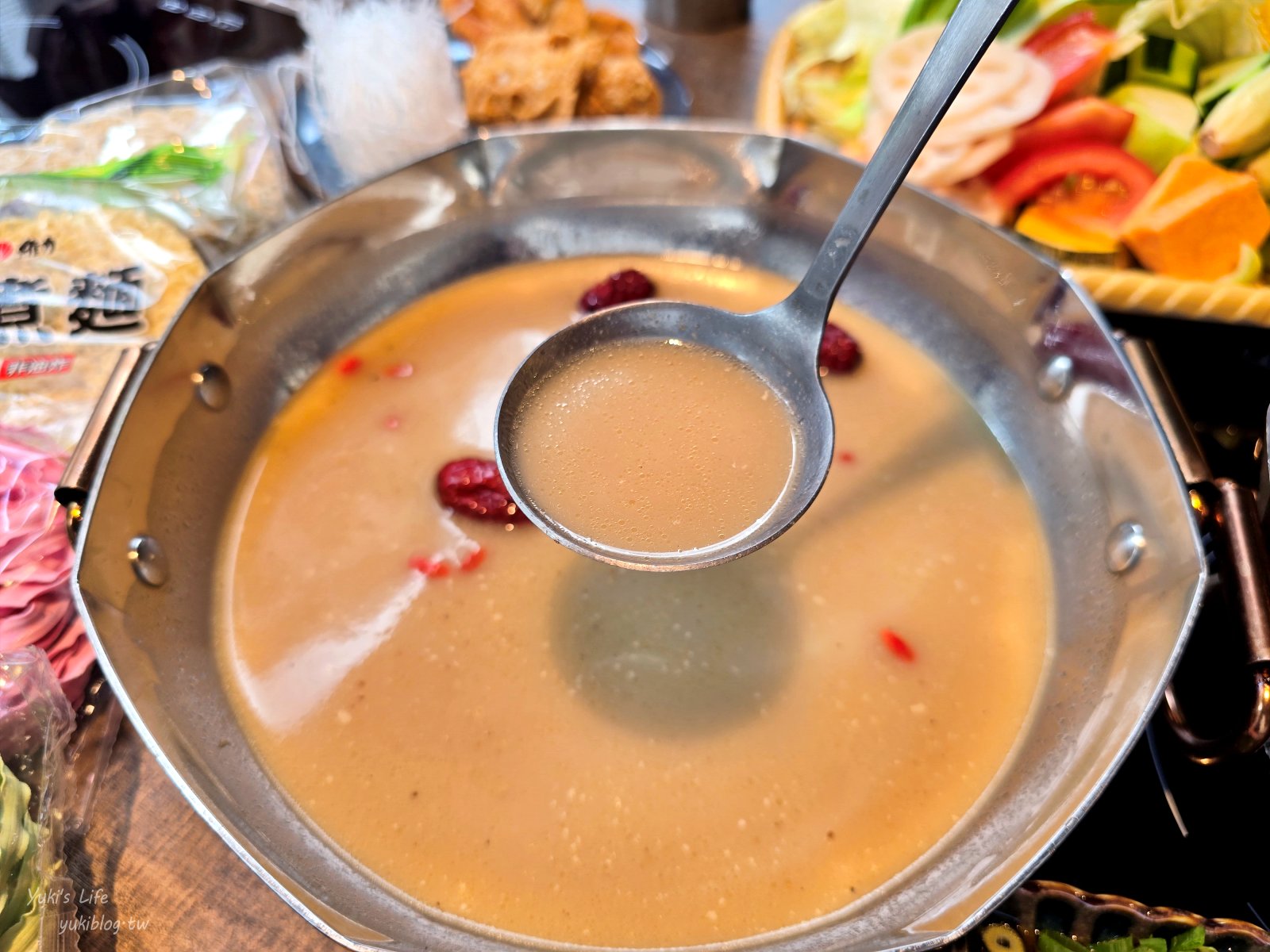 20251209093041_0_c93158 新莊必吃火鍋【荿蒔 敘鍋物】小農時蔬×繽紛蔬果彩虹麵吃到飽！親子友善送兒童餐(新莊佳瑪店)