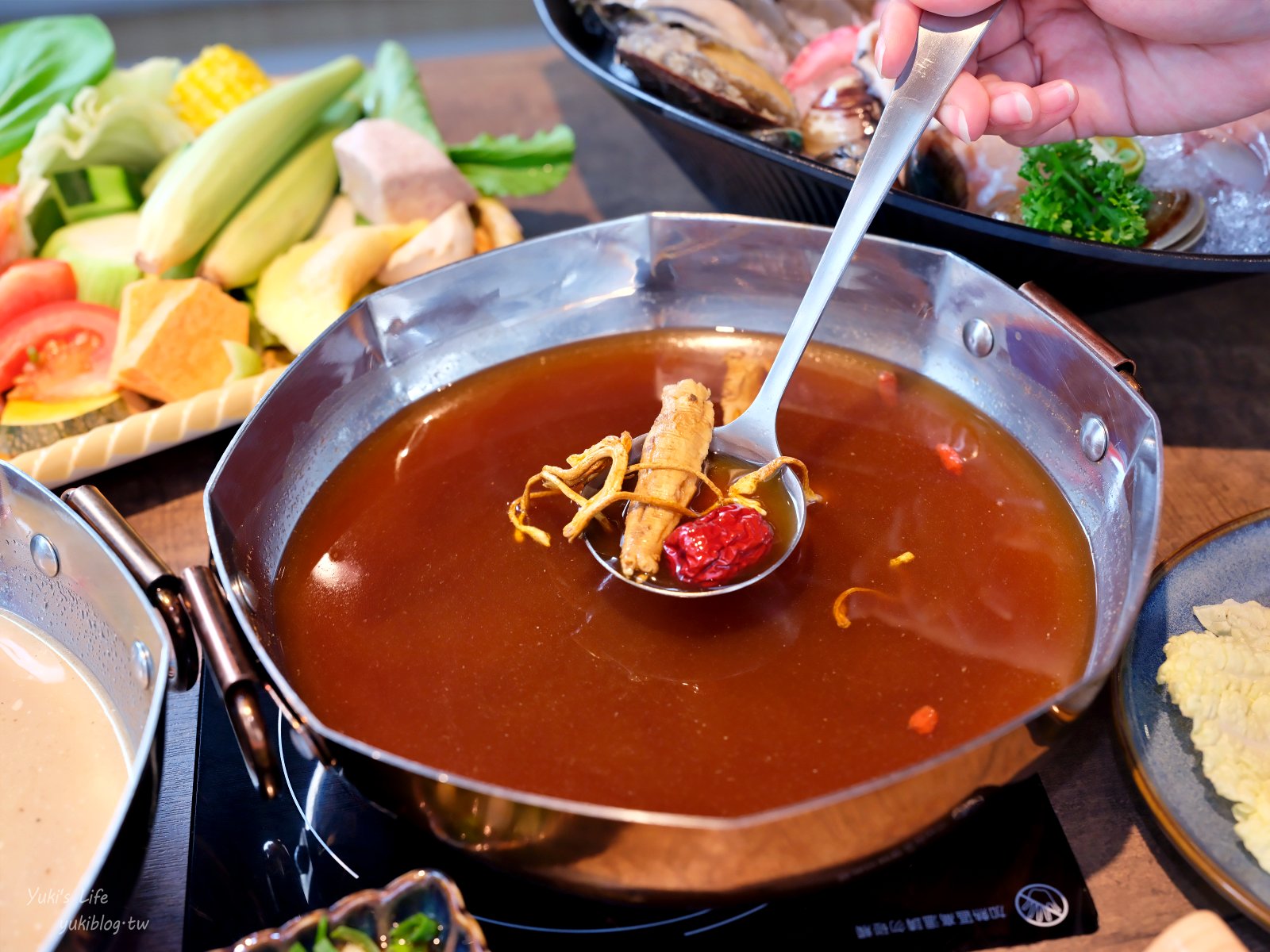 20251209093100_0_56e9ec 新莊必吃火鍋【荿蒔 敘鍋物】小農時蔬×繽紛蔬果彩虹麵吃到飽！親子友善送兒童餐(新莊佳瑪店)