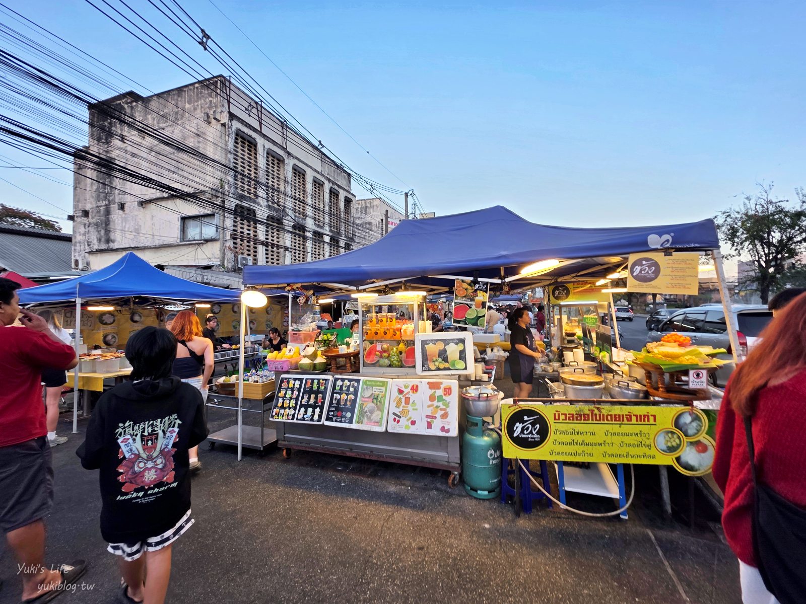 20260126174003_0_8b8048 【清邁古城】北門夜市 Chang Phuak Market，每天都有開！美食控超愛鳳飛飛豬腳飯、泰式炒壽喜燒、銷魂香蕉煎餅
