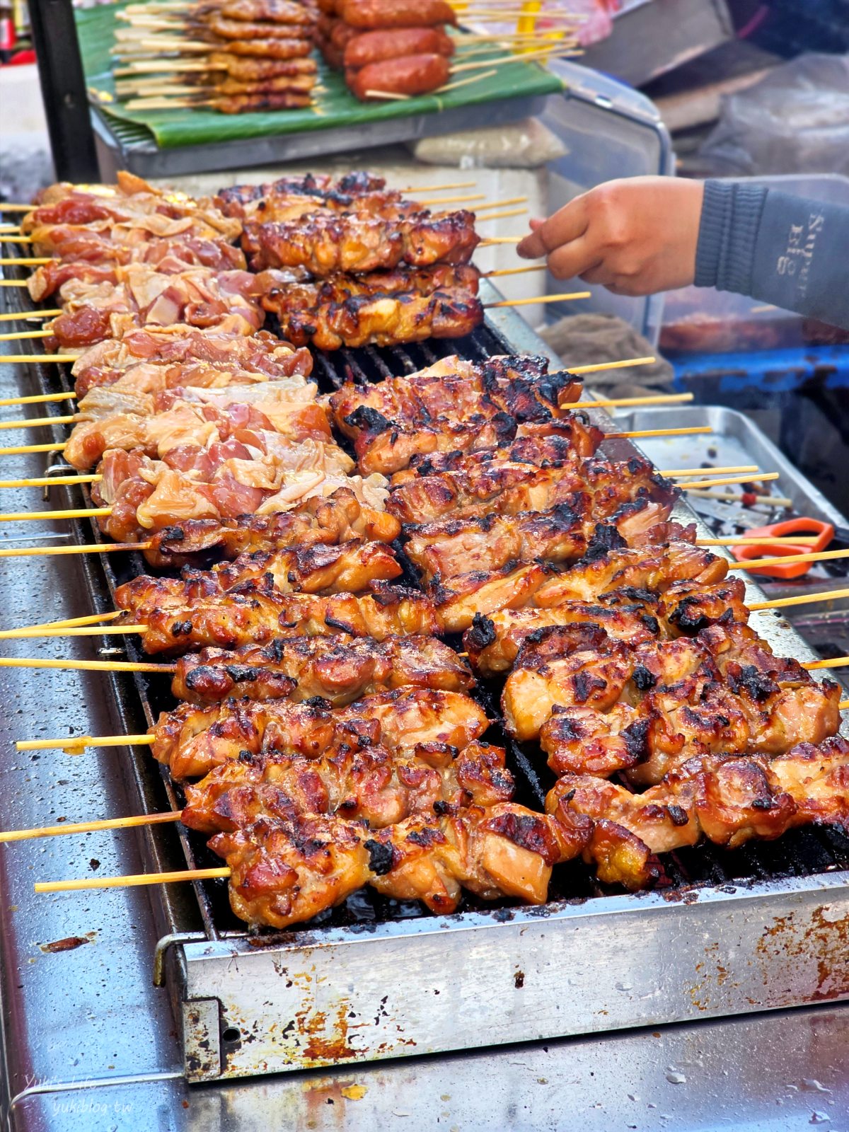 20260126174016_0_02b207 【清邁古城】北門夜市 Chang Phuak Market，每天都有開！美食控超愛鳳飛飛豬腳飯、泰式炒壽喜燒、銷魂香蕉煎餅