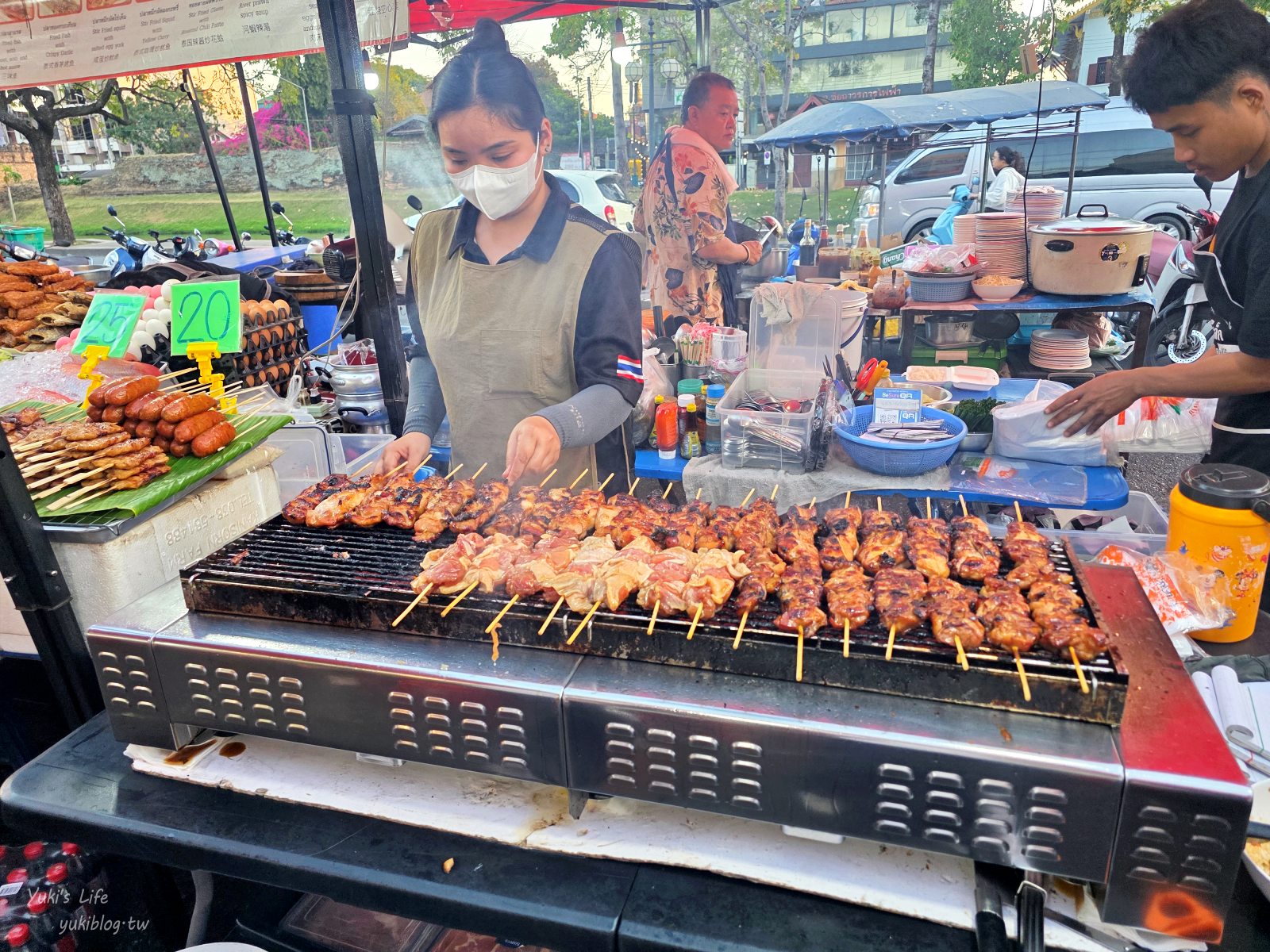 20260126174016_0_dbc7c2 【清邁古城】北門夜市 Chang Phuak Market，每天都有開！美食控超愛鳳飛飛豬腳飯、泰式炒壽喜燒、銷魂香蕉煎餅
