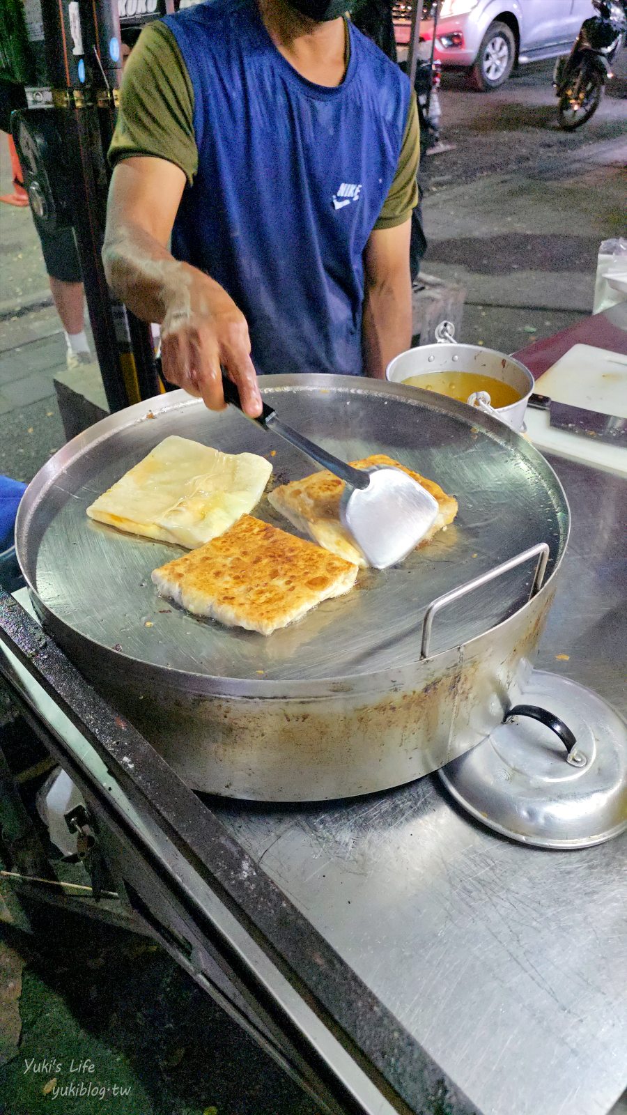 20260126174020_0_0e72d1 【清邁古城】北門夜市 Chang Phuak Market，每天都有開！美食控超愛鳳飛飛豬腳飯、泰式炒壽喜燒、銷魂香蕉煎餅