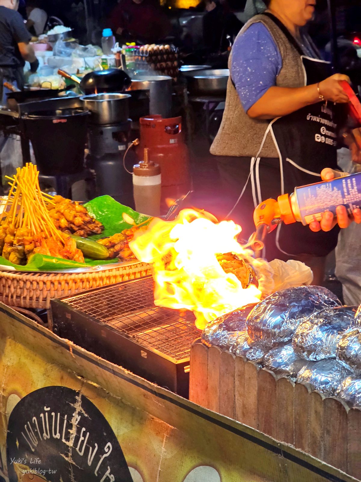 20260126174028_0_c490d8 【清邁古城】北門夜市 Chang Phuak Market，每天都有開！美食控超愛鳳飛飛豬腳飯、泰式炒壽喜燒、銷魂香蕉煎餅
