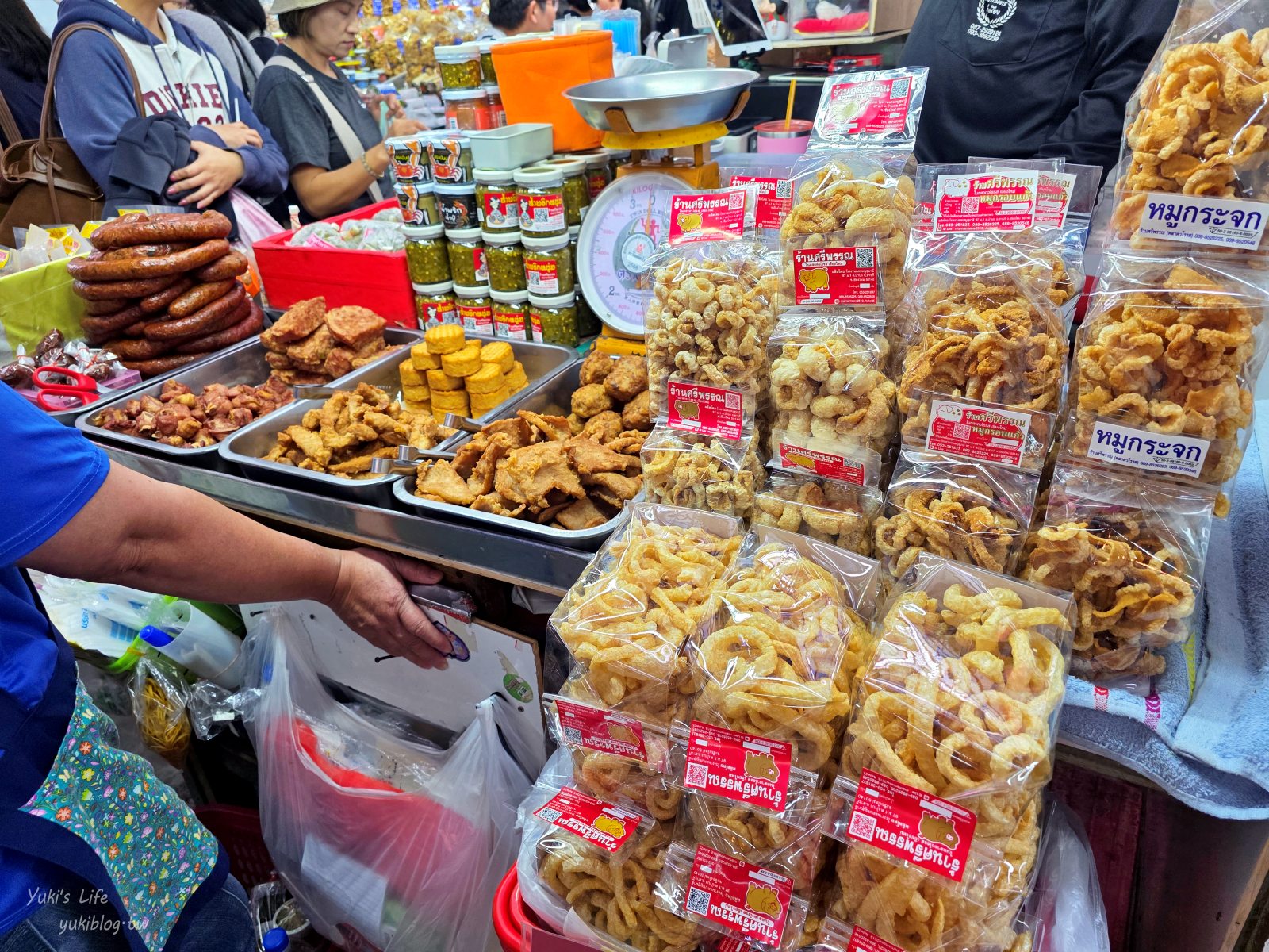20260126184522_0_0940c3 【清邁百年市場】瓦洛洛市場：銅板價美食、超值伴手禮，挖寶天堂！