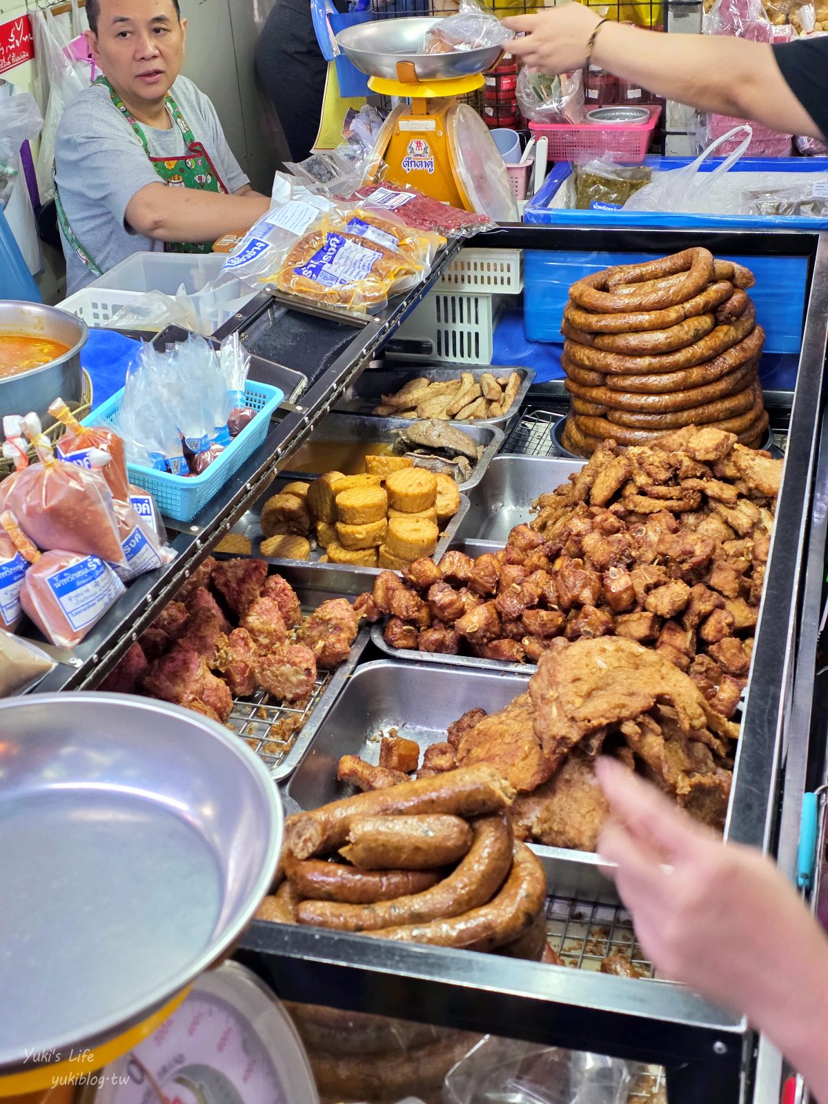 20260126184536_0_b9be20 【清邁百年市場】瓦洛洛市場：銅板價美食、超值伴手禮，挖寶天堂！