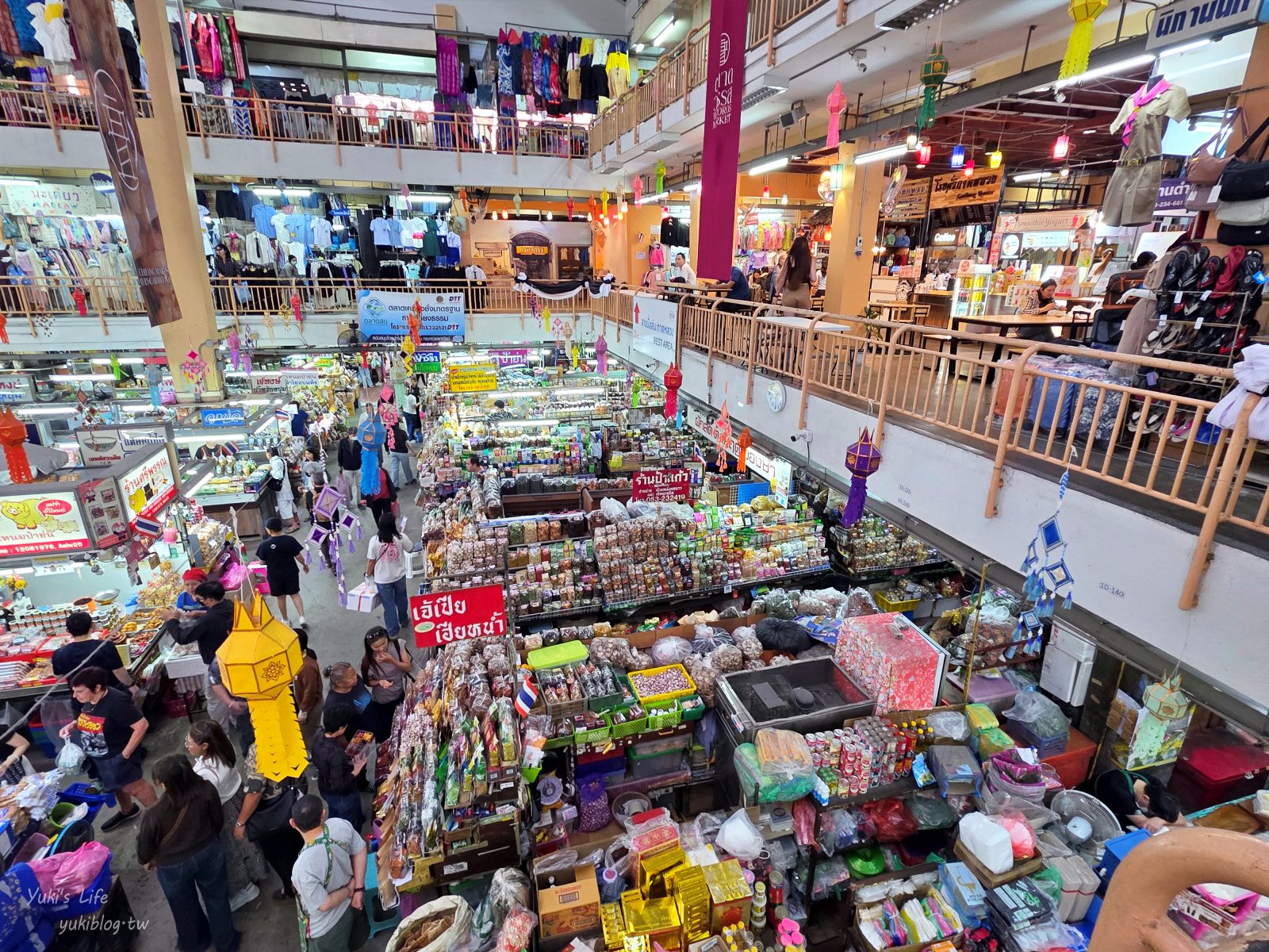 20260126184715_0_bcddb2 【清邁百年市場】瓦洛洛市場：銅板價美食、超值伴手禮，挖寶天堂！