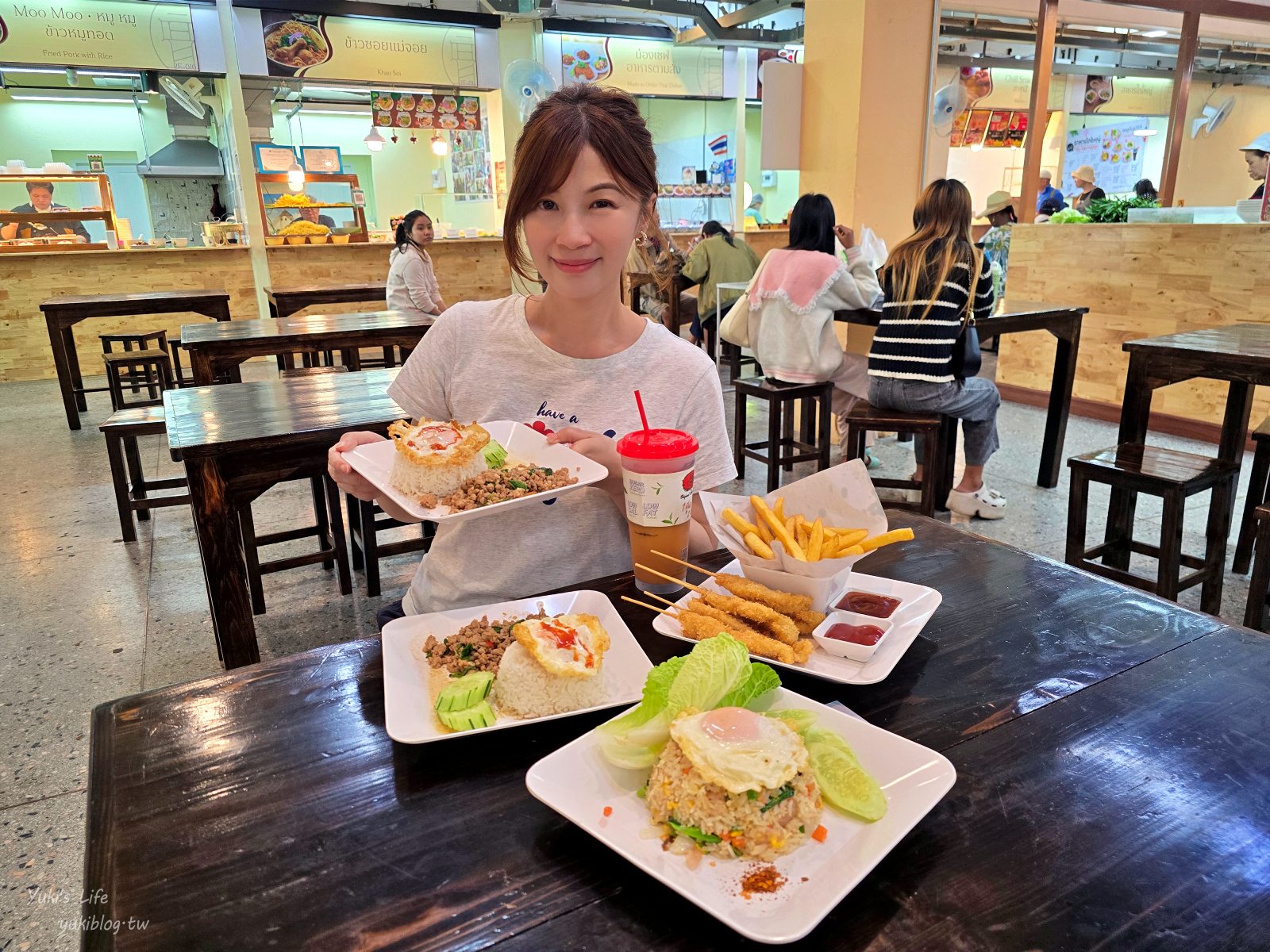 20260126184753_0_9b15f6 【清邁百年市場】瓦洛洛市場：銅板價美食、超值伴手禮，挖寶天堂！