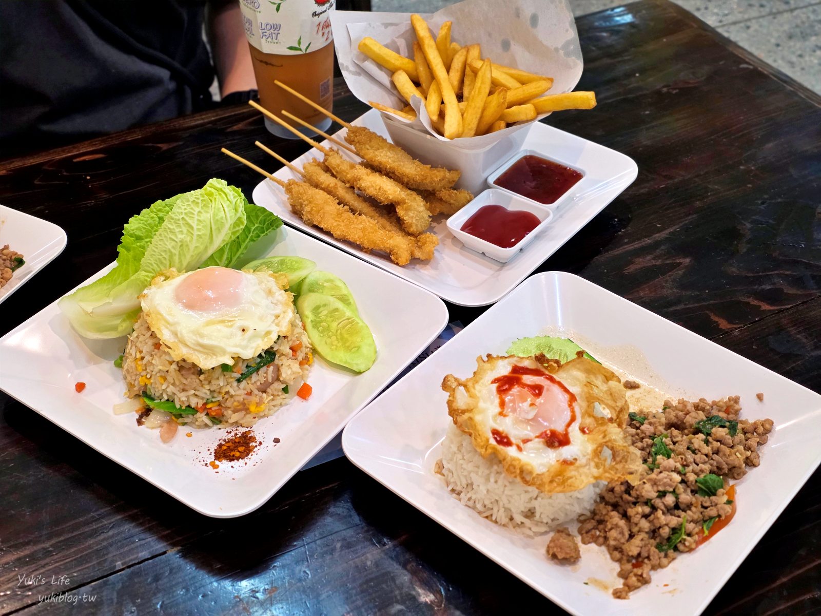 20260126184800_0_cd8585 【清邁百年市場】瓦洛洛市場：銅板價美食、超值伴手禮，挖寶天堂！