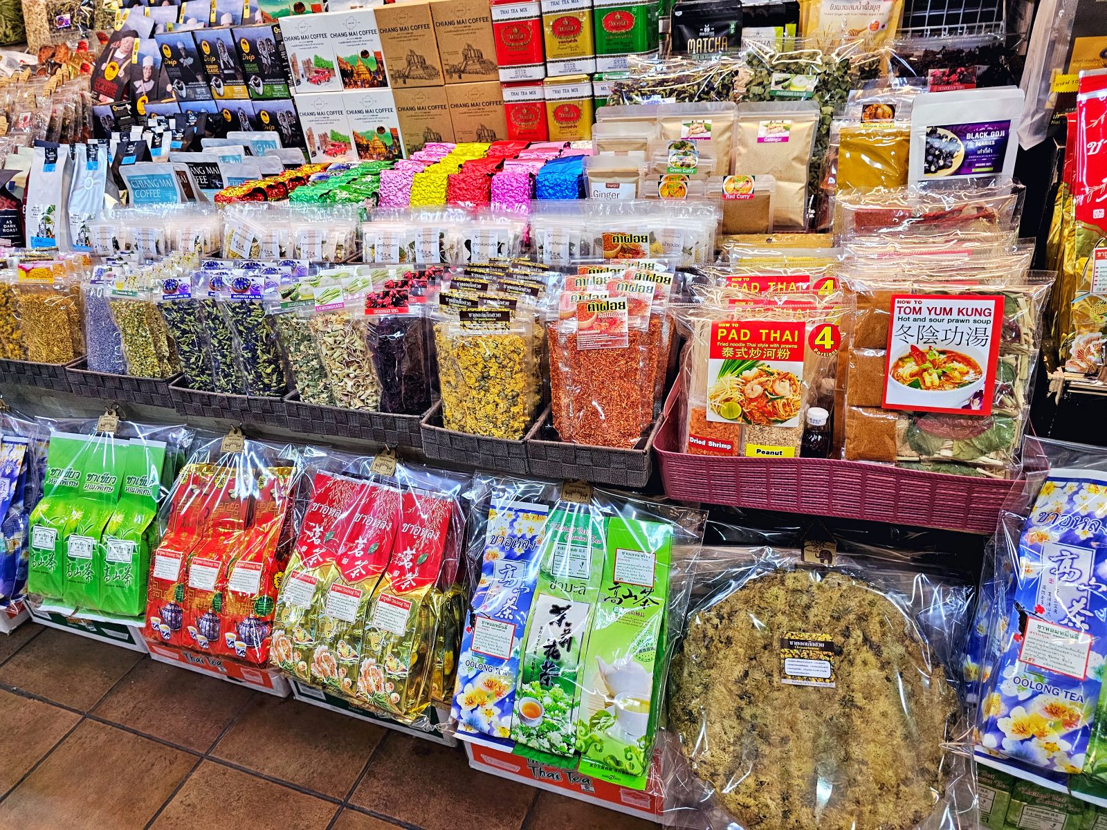 20260126190252_0_a1d867 【清邁百年市場】瓦洛洛市場：銅板價美食、超值伴手禮，挖寶天堂！