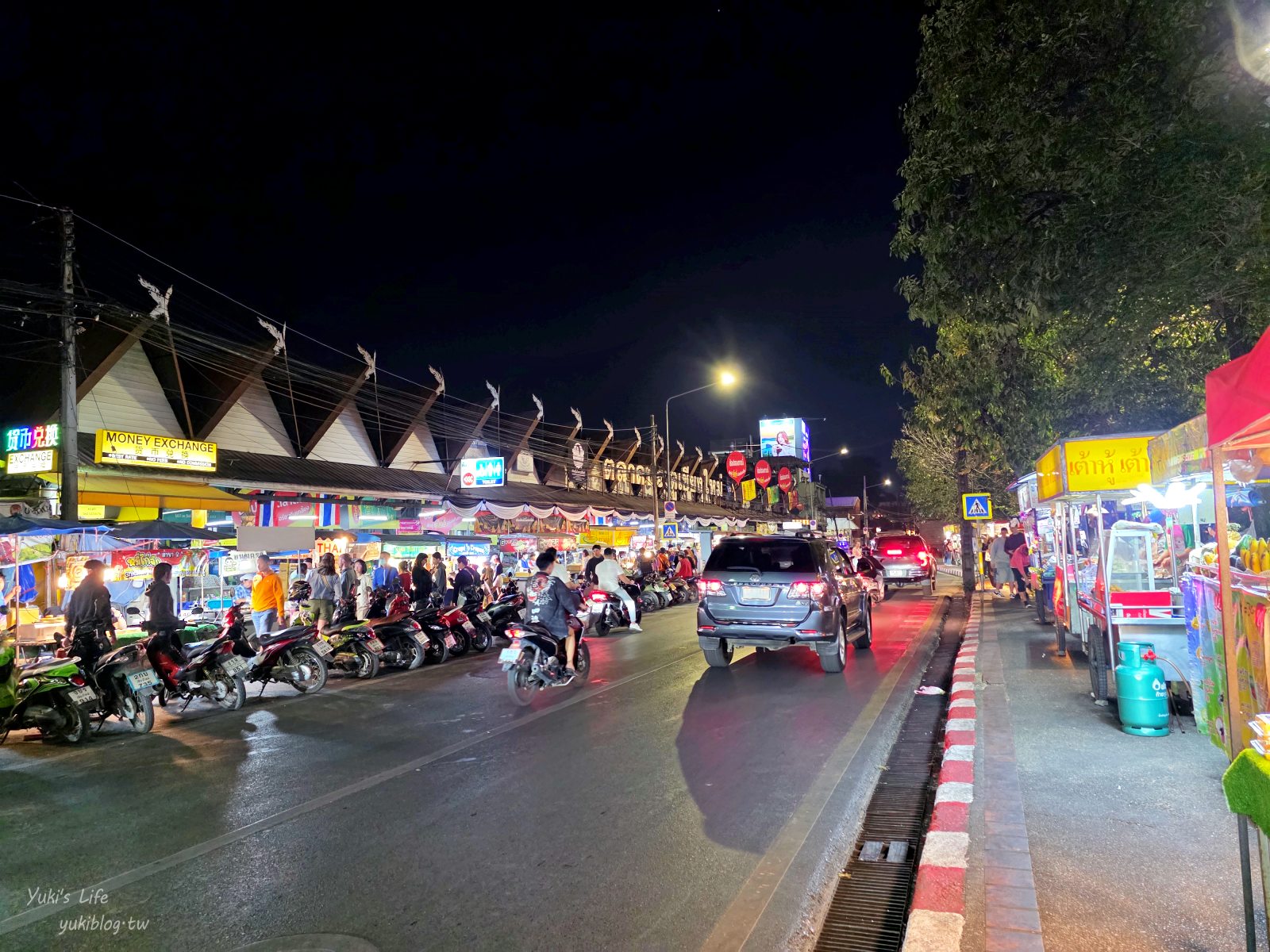 20260127165952_0_f773a8 【泰國清邁】清邁市場，來去逛銅板價夜市！好吃的KFG炸雞、20銖冰沙必喝！