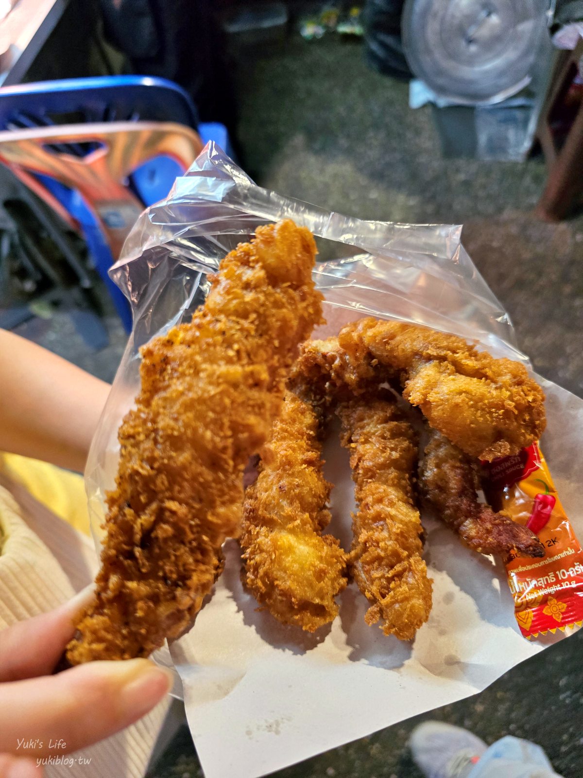 20260127170325_0_2e791e 【泰國清邁】清邁市場，來去逛銅板價夜市！好吃的KFG炸雞、20銖冰沙必喝！