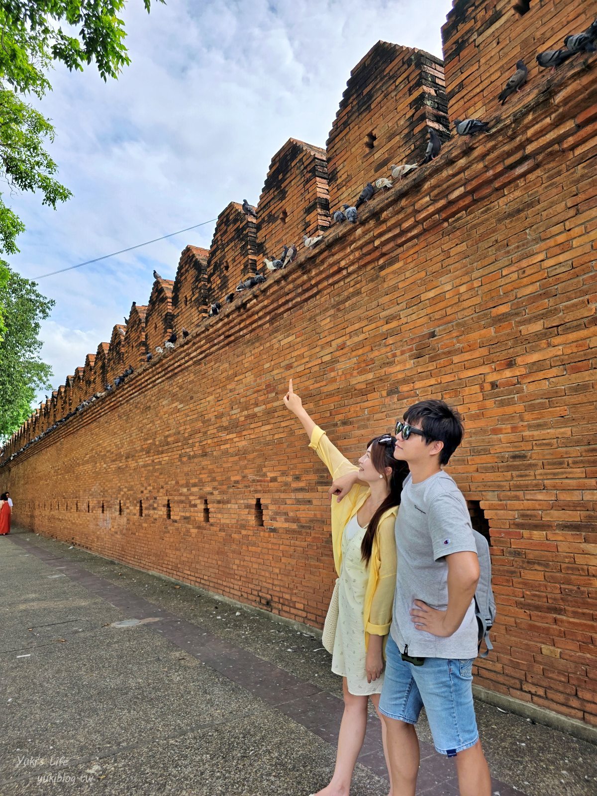 20260127172654_0_7b8a60 【泰國清邁古城】塔佩門,免門票必訪景點!跟鴿子互動、古城門拍美照,順遊瓦洛洛市場