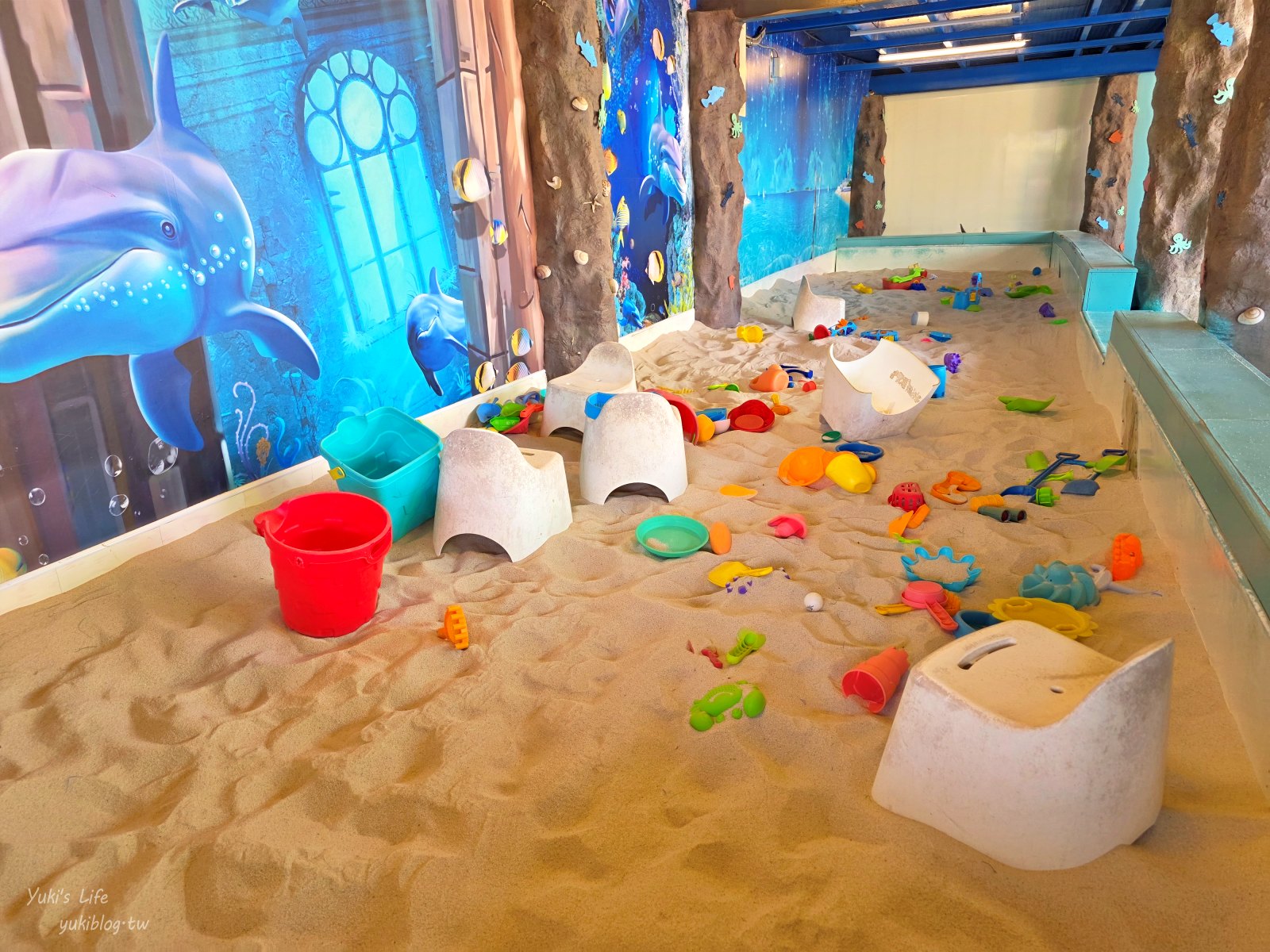 20260302131140_0_7ca5b6 【台中后里】約客厚禮築夢手創館：驚艷再訪！全新粉紅草皮頑皮豹、女神階梯、翼手龍直升機溜滑梯，進入童話國度！