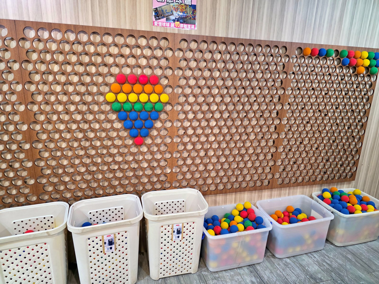 20260302131233_0_f8eca0 【台中后里】約客厚禮築夢手創館：驚艷再訪！全新粉紅草皮頑皮豹、女神階梯、翼手龍直升機溜滑梯，進入童話國度！