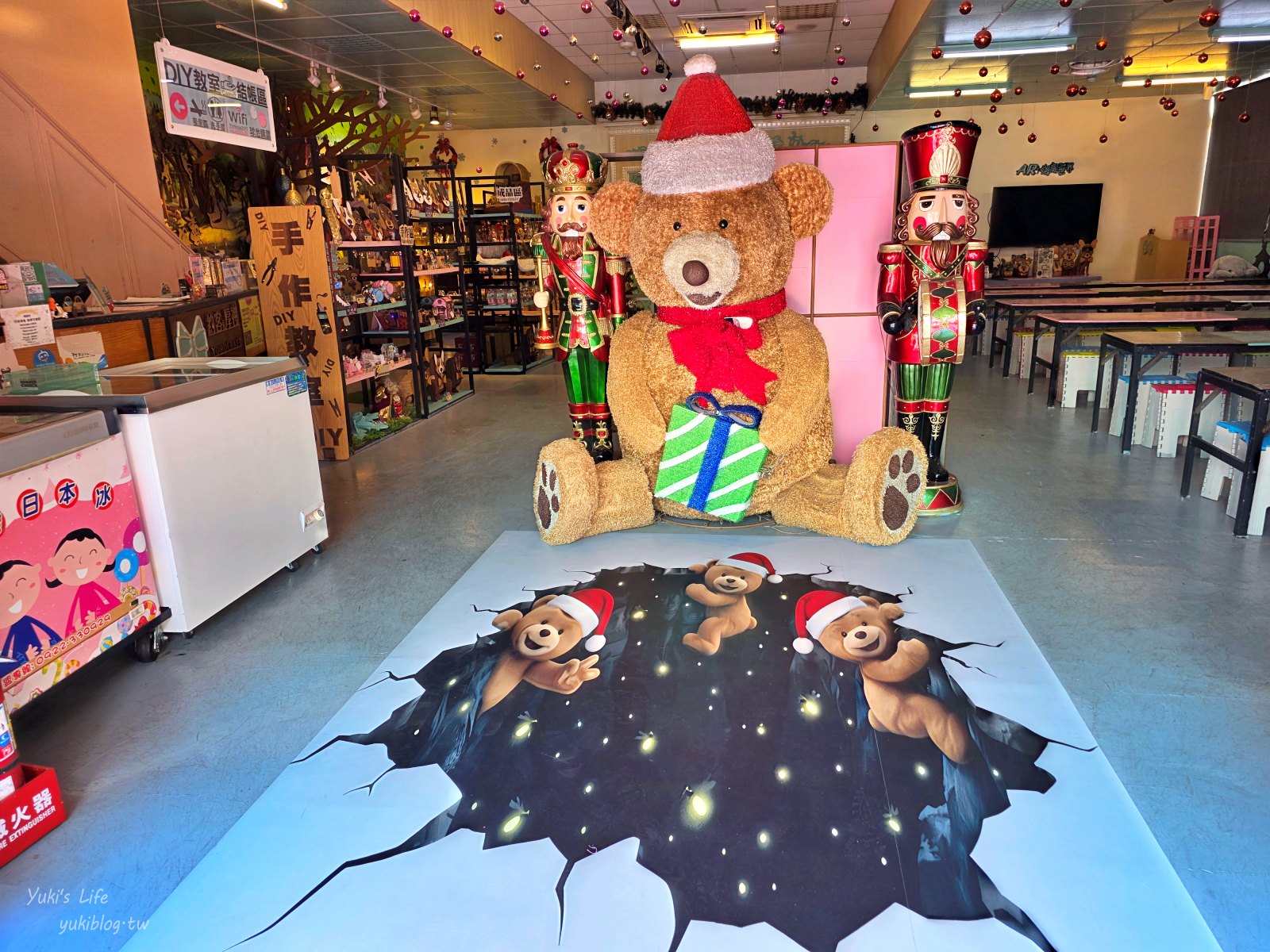 20260302131326_0_22c8ce 【台中后里】約客厚禮築夢手創館：驚艷再訪！全新粉紅草皮頑皮豹、女神階梯、翼手龍直升機溜滑梯，進入童話國度！