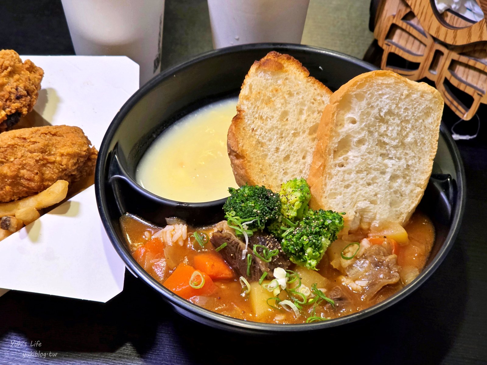 20260302132222_0_37c719 【台中后里】約客厚禮築夢手創館：驚艷再訪！全新粉紅草皮頑皮豹、女神階梯、翼手龍直升機溜滑梯，進入童話國度！