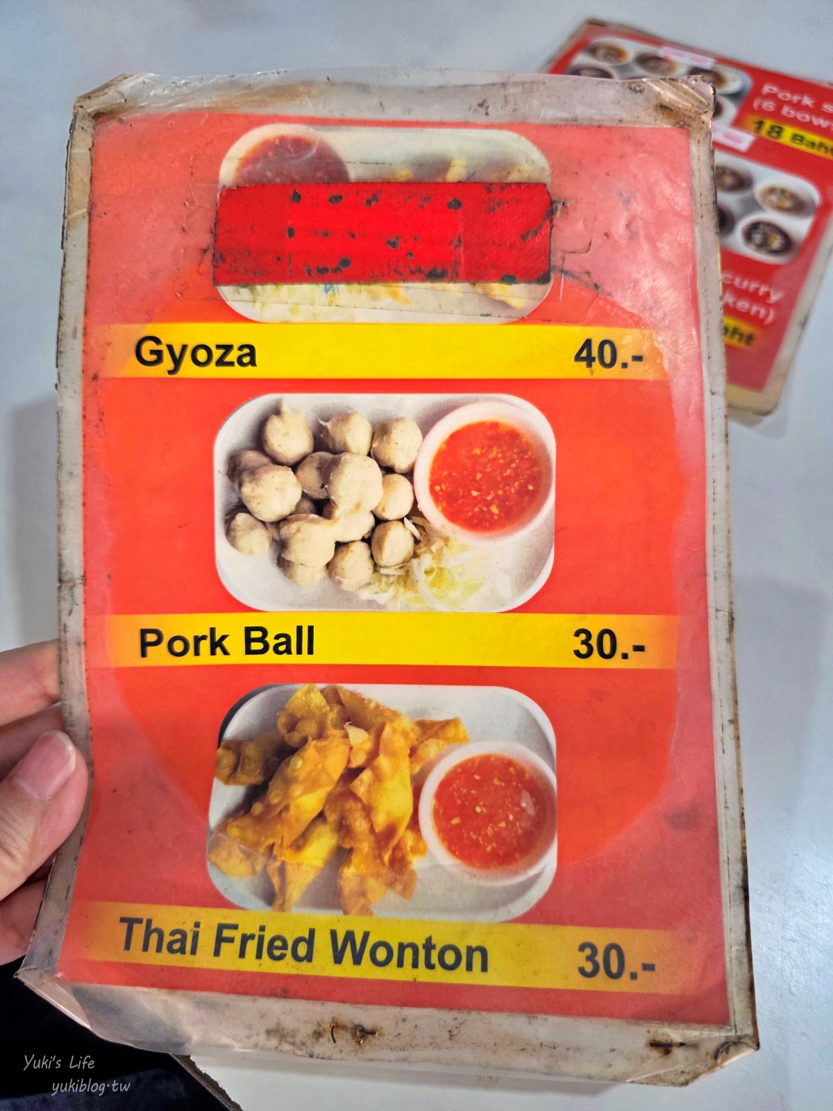 20260313142918_0_1df9fd 【清邁必吃美食】3元船麵「Kuaytiaw 3 Baht」CP值爆表！挑戰堆疊高塔的冒險，打卡必訪！