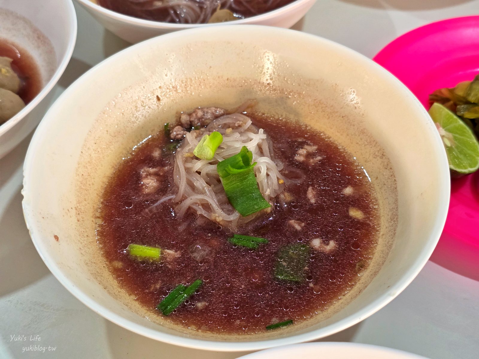 20260313143110_0_04f552 【清邁必吃美食】3元船麵「Kuaytiaw 3 Baht」CP值爆表！挑戰堆疊高塔的冒險，打卡必訪！