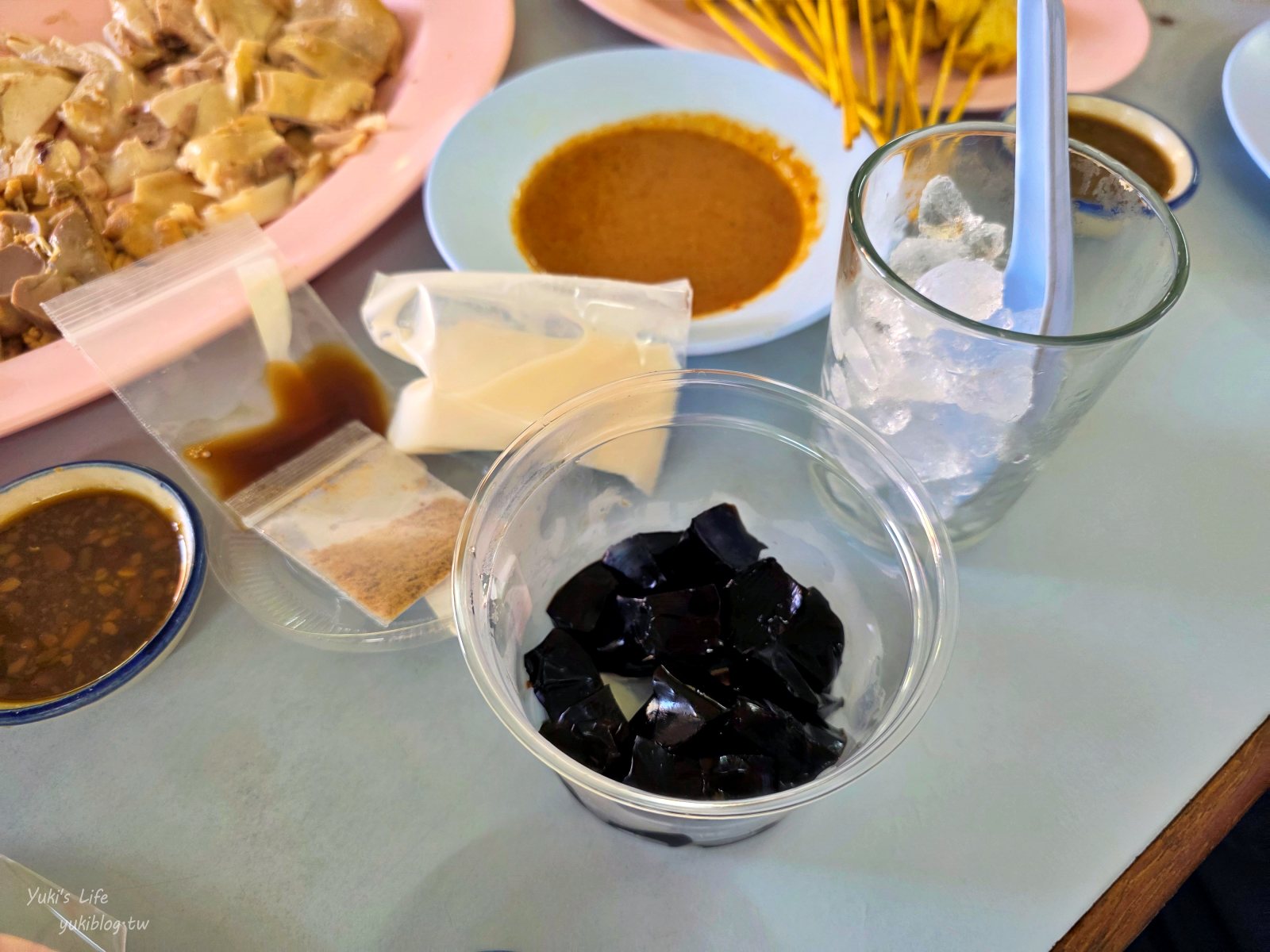 20260313151010_0_62dd78 清邁古城區美食｜發清海南雞飯(Kiat Ocha)：在地人也愛！懷舊氛圍品嚐道地泰式小吃