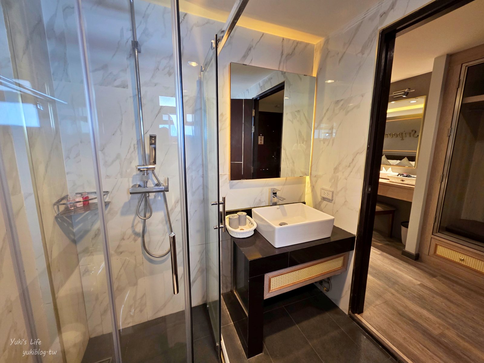 20260313151304_0_b8e178 清邁老城區平價飯店：De Sripoom Hotel，近夜市不到2千元含早餐！游泳池健身房都有超chill